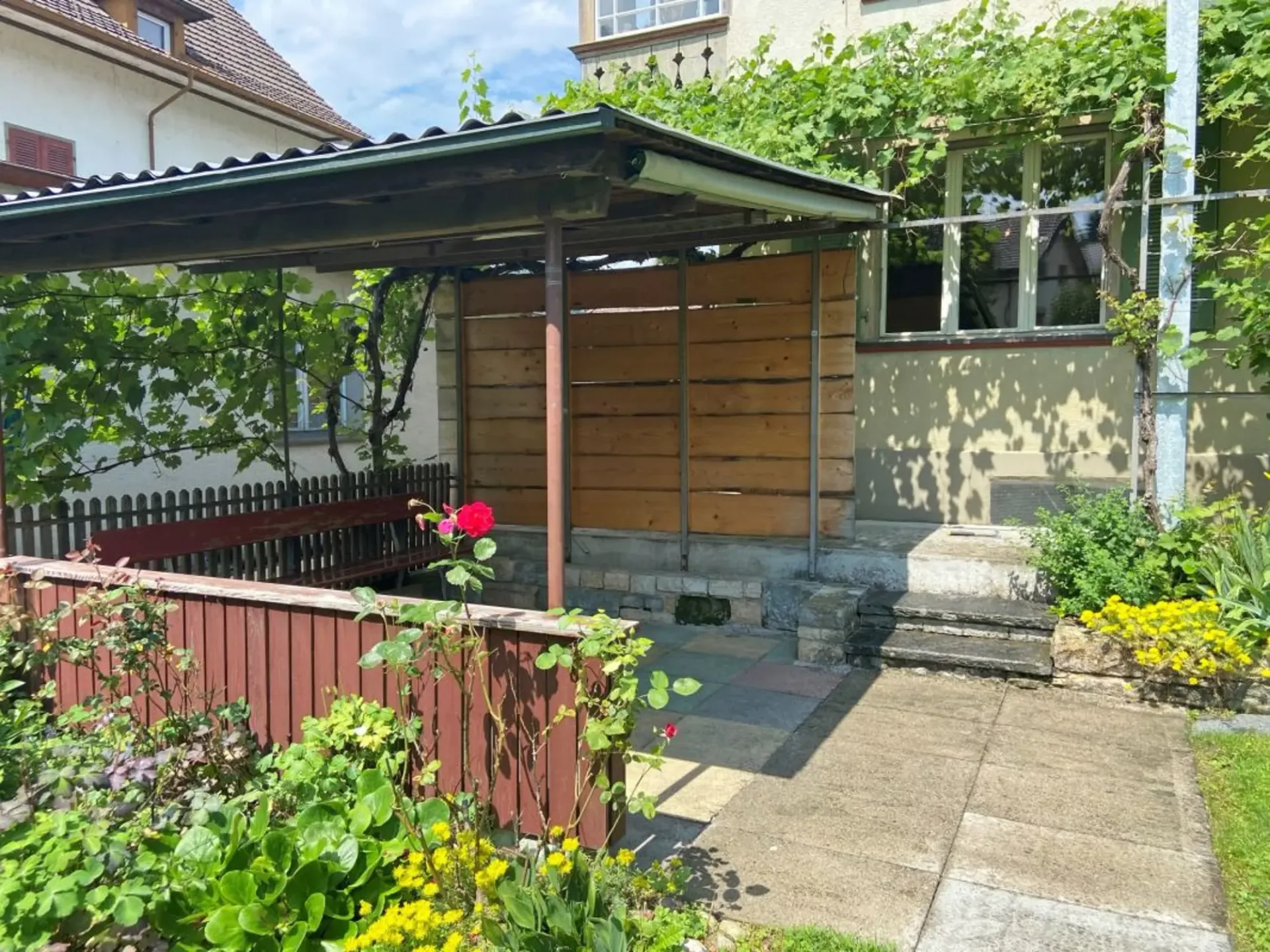 Leben wie im Einfamilienhaus - renovierte 5.5-Zi-Maisonettewohnung mit herrlichem Umschwung (ca. 600 m2)