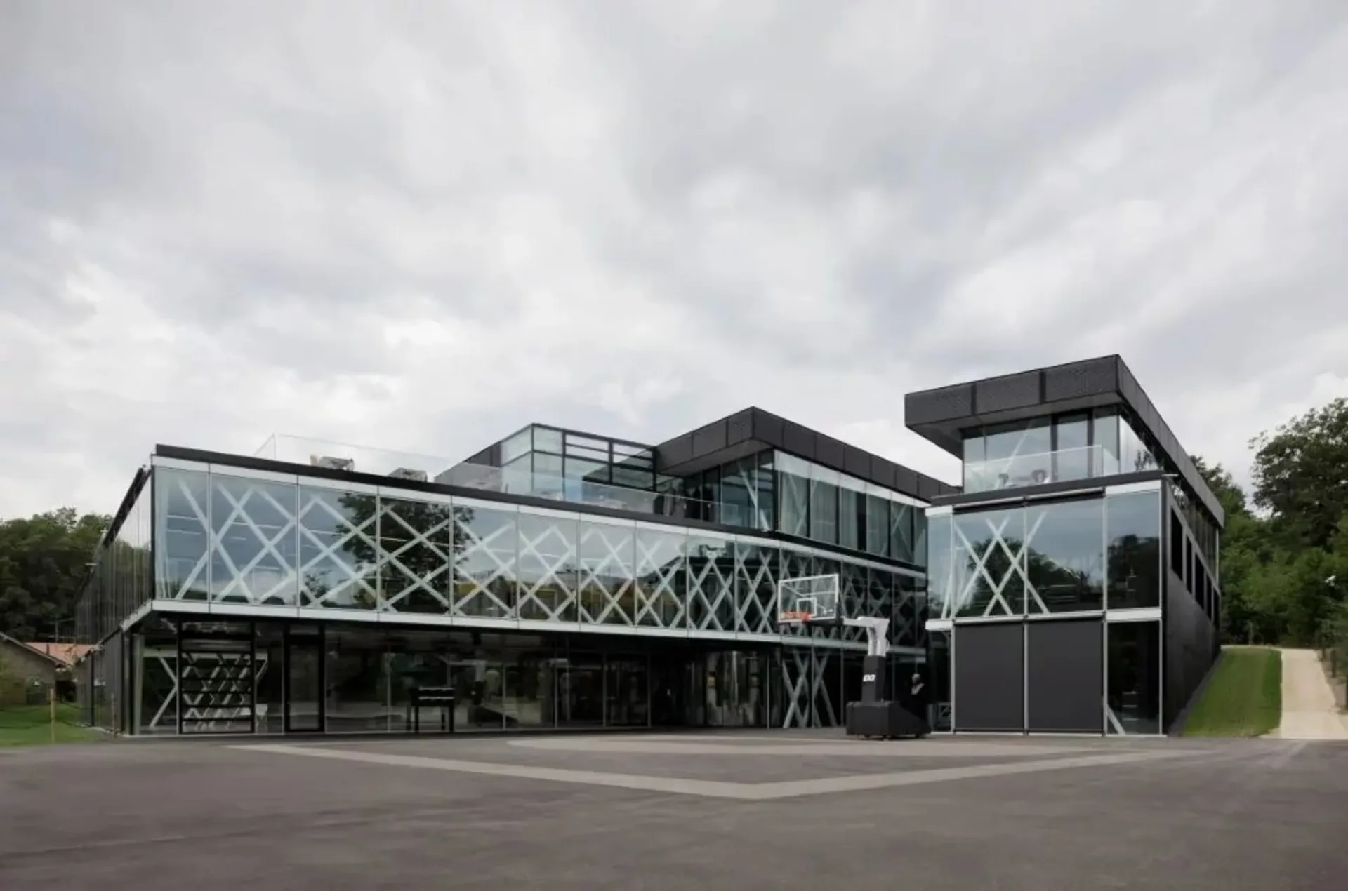 Büro mit Möbeln von 38 m² ? Mies (FIBA - Fédération Internationale de Basketball)