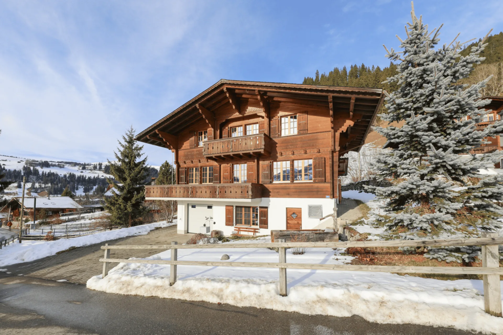Wunderschönes alpines Chalet mit Garage und Panoramablick