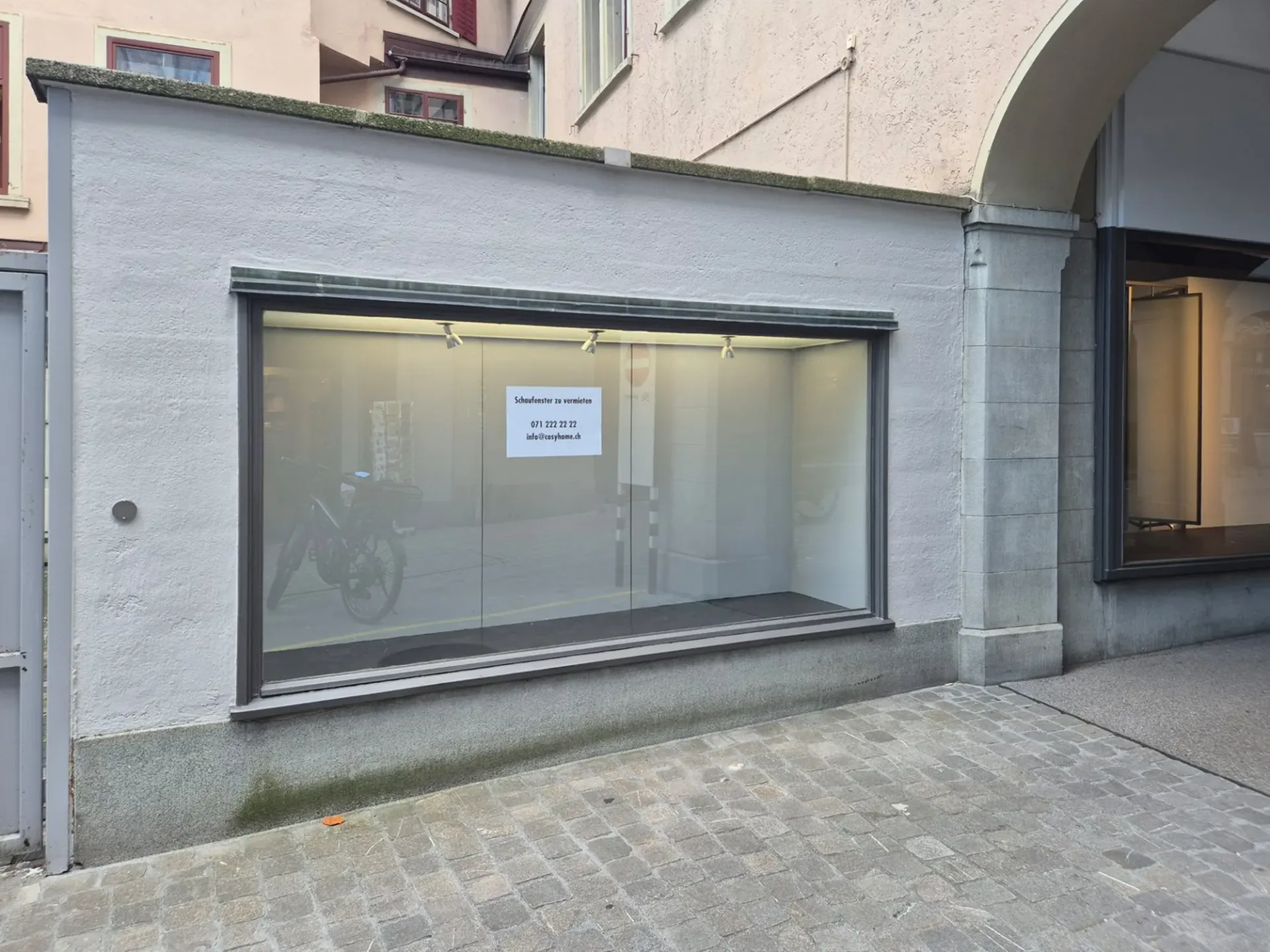 Grosses Schaufenster in der St. Galler Altstadt
