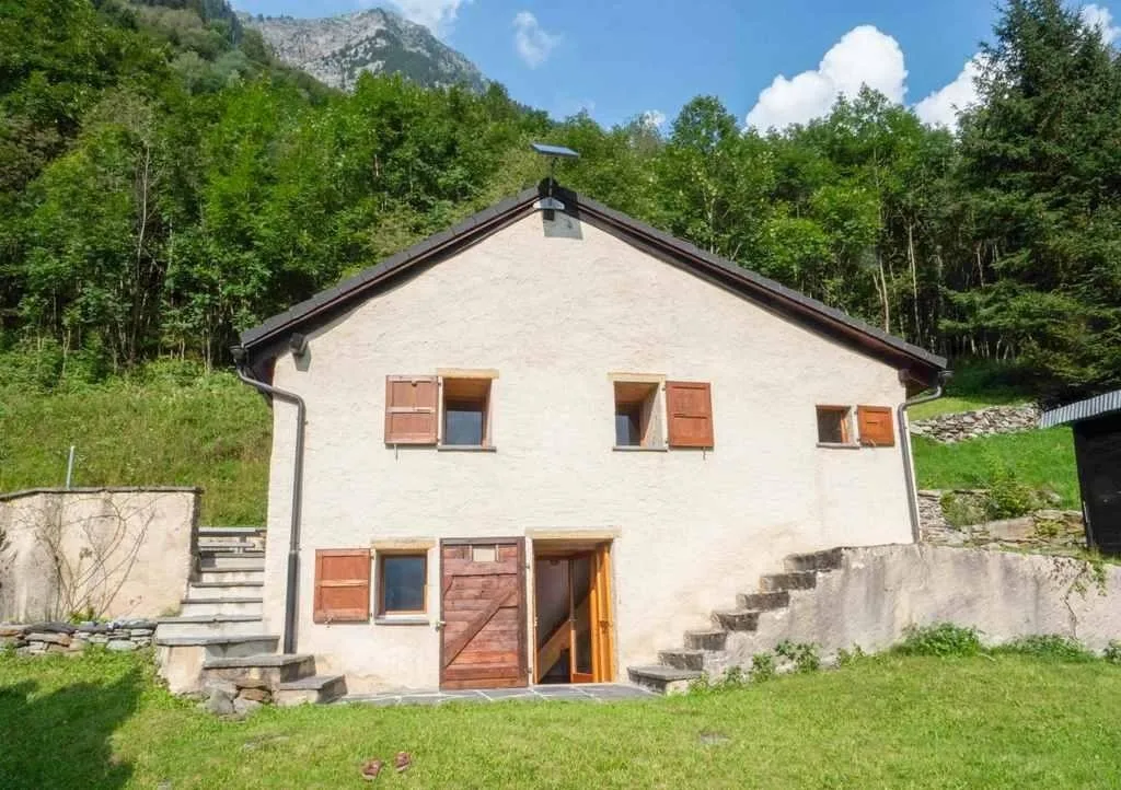Bel rustico nella natura di 3 locali con terrazza, piccolo giardino...