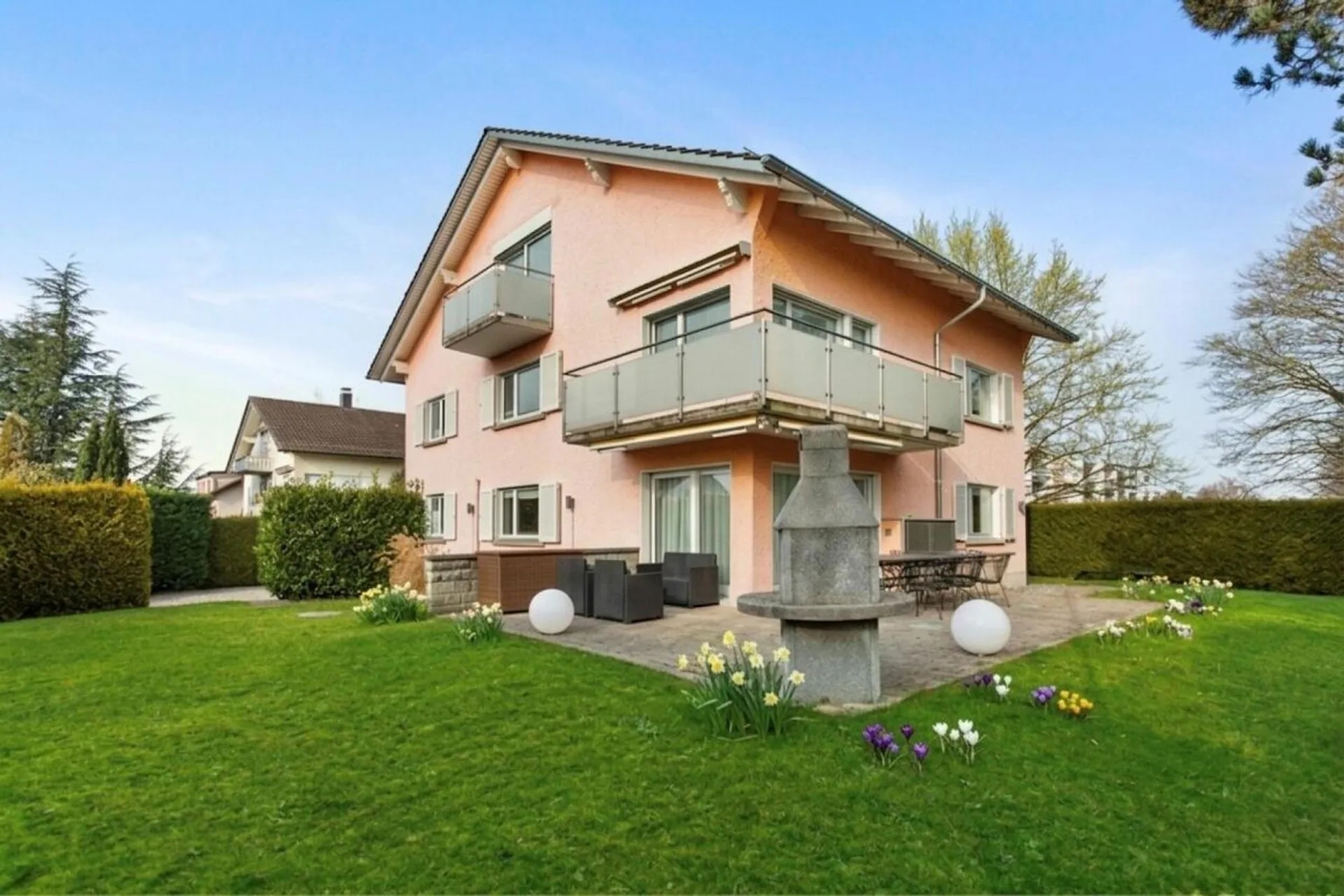 Grosszügiges 10 ½-Zimmer-Einfamilienhaus mit vielseitigem Nutzungspotenzial!