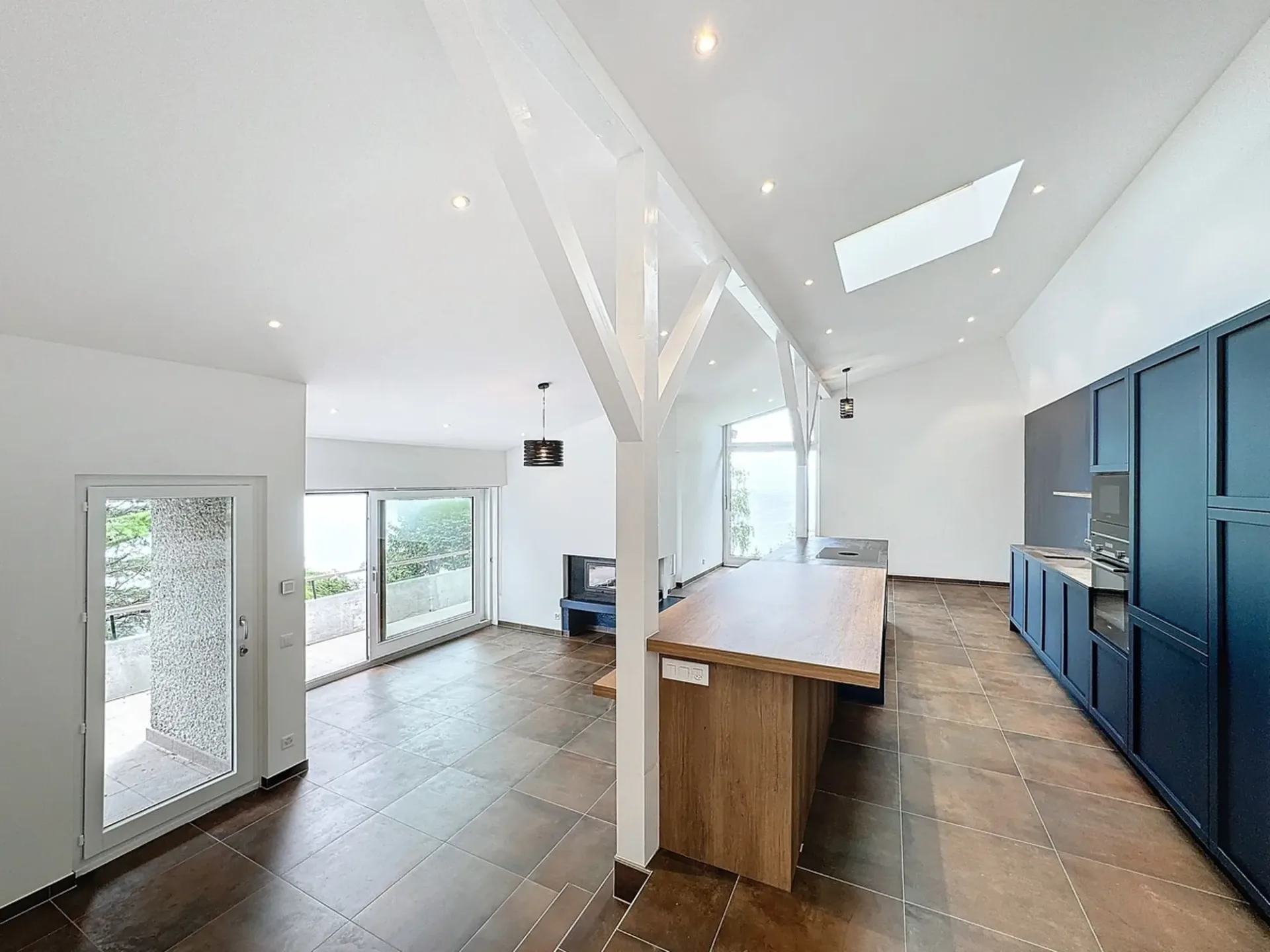 Situation unique - Magnifique villa rénovée avec jardin et vue lac