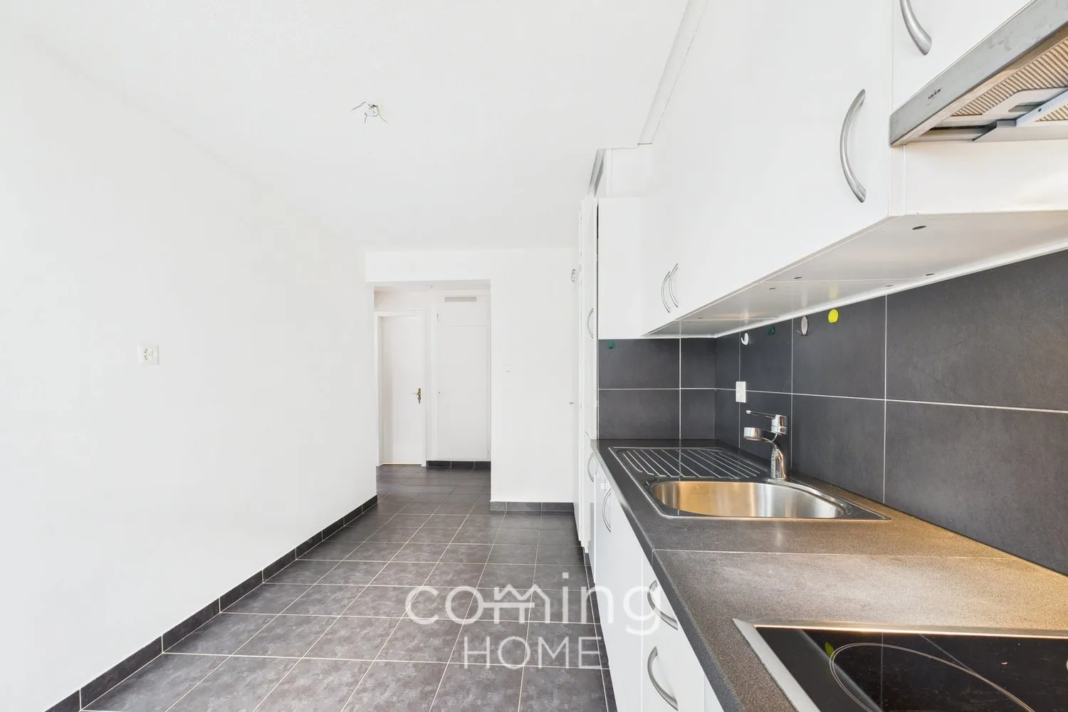 Sonnige 3.5-Zimmerwohnung mit Balkon und Bergsicht in ruhiger Lage