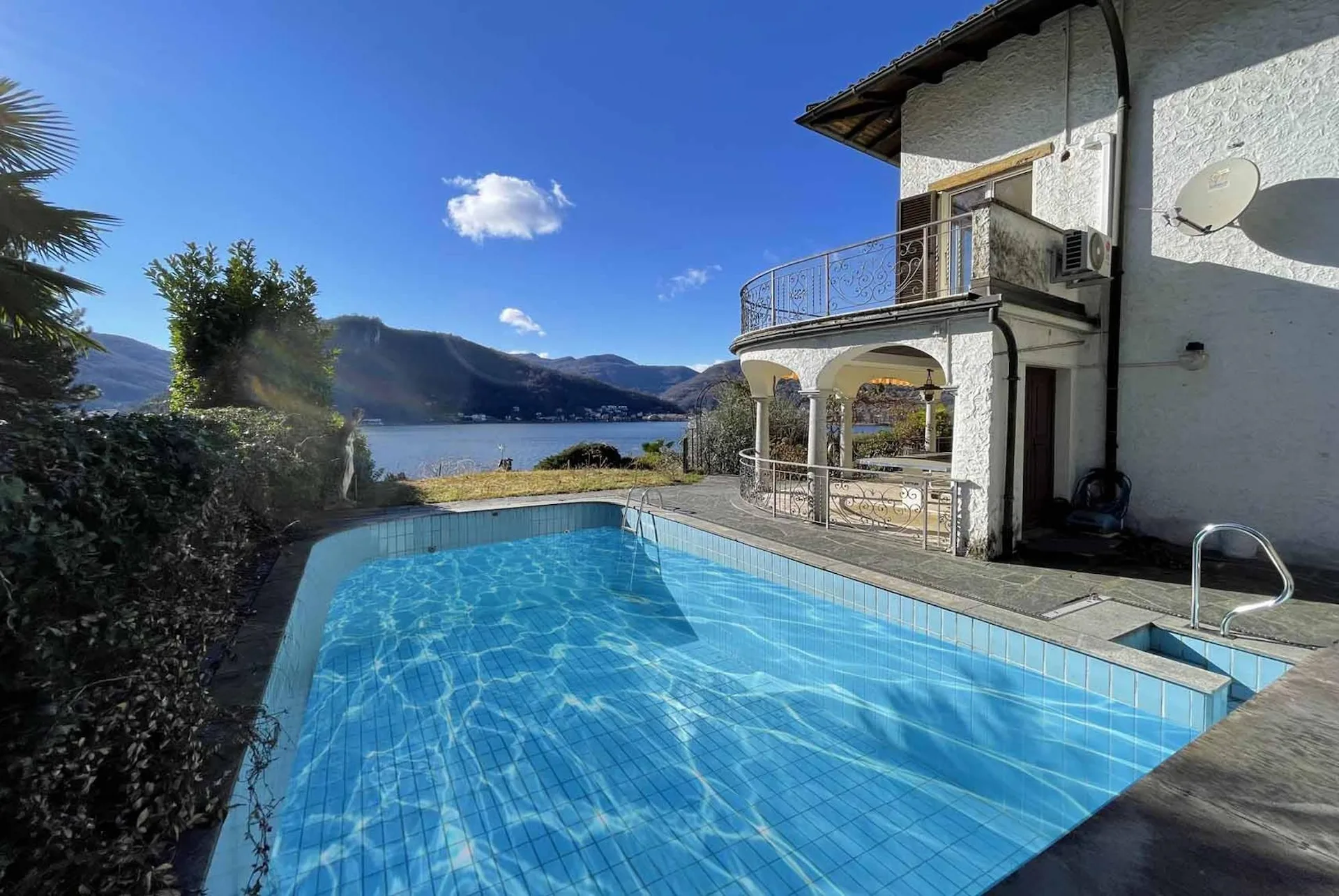 Große Villa 8.5 mit herrlichem Seeblick in Collina d'Oro