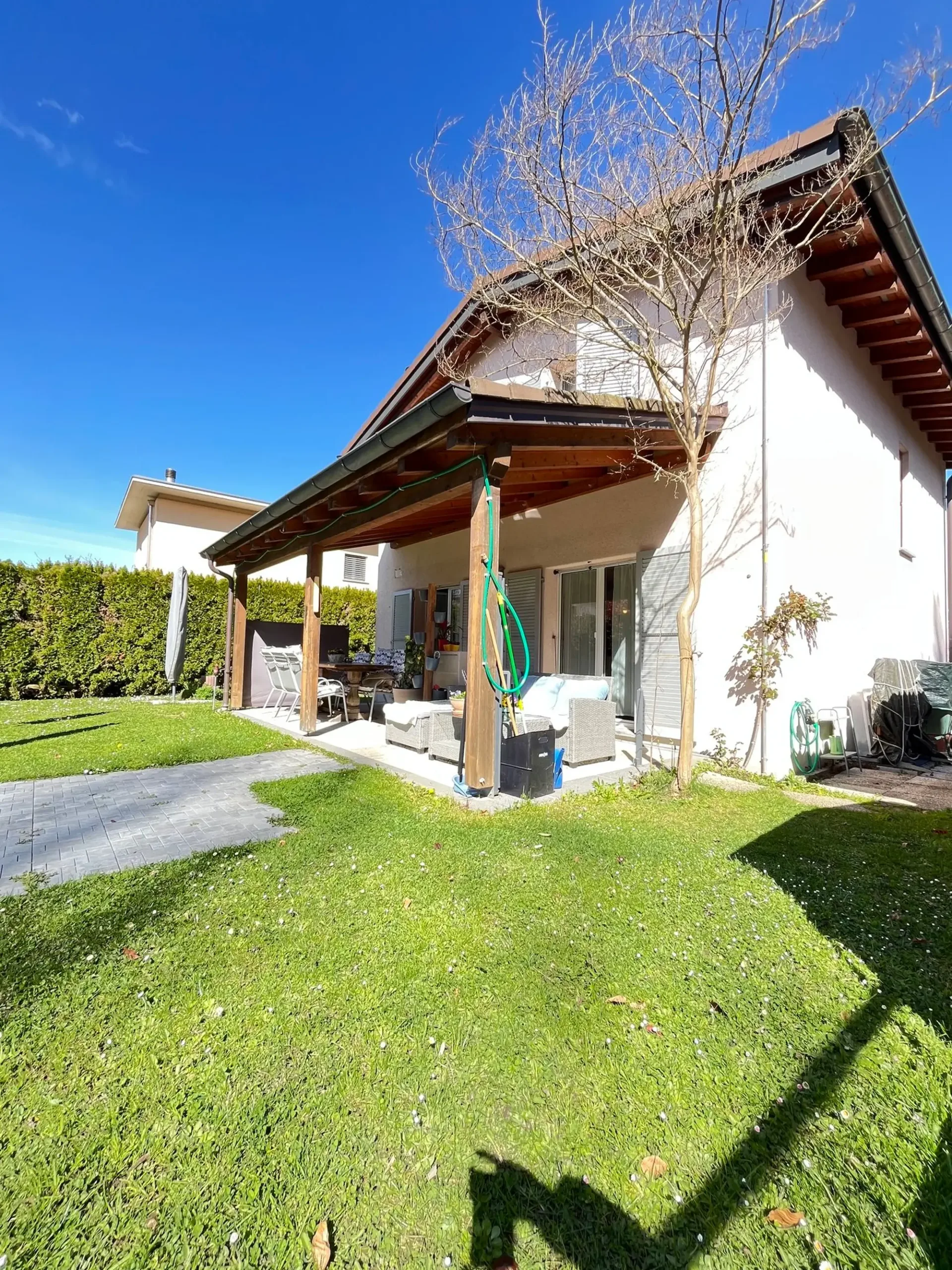 Montagnola: Einfamilienhaus mit Garten