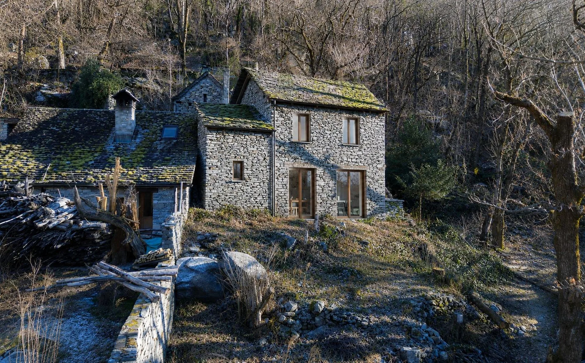 Rustico mit Blick über das Maggiatal – Ein authentisches Tessiner Refugium mit großem Potenzial