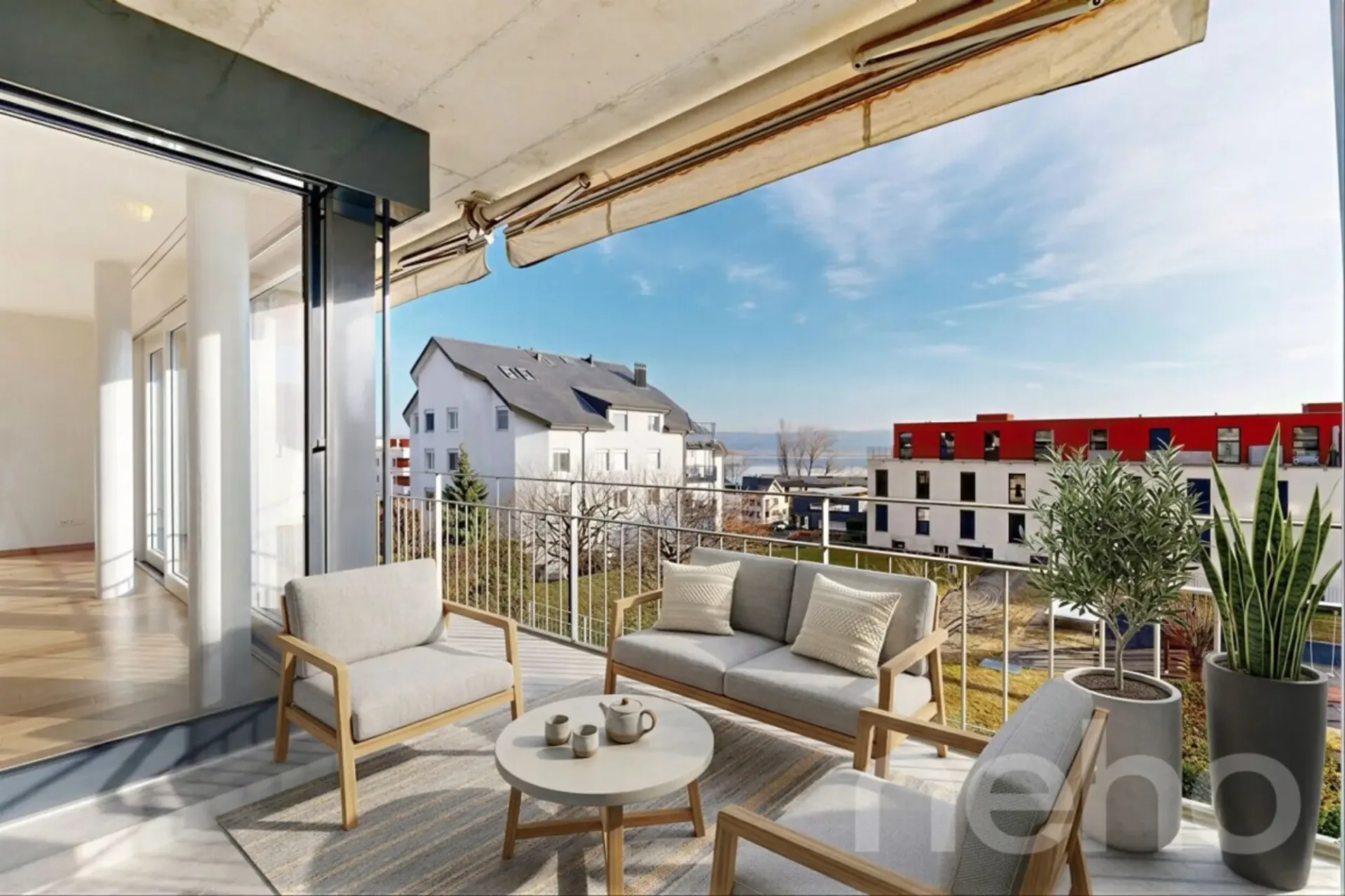 Appartement rénové avec vue sur le lac!