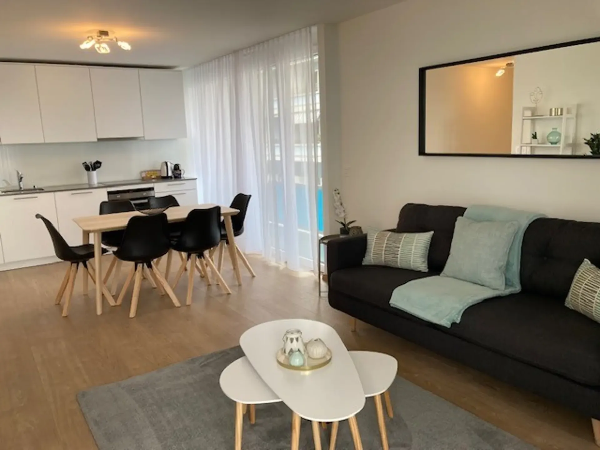 Geräumige 85 m² 2-Zimmer-Wohnung mit Seeblick und Bergblick - 3 Minuten zum See mit Parkplatz