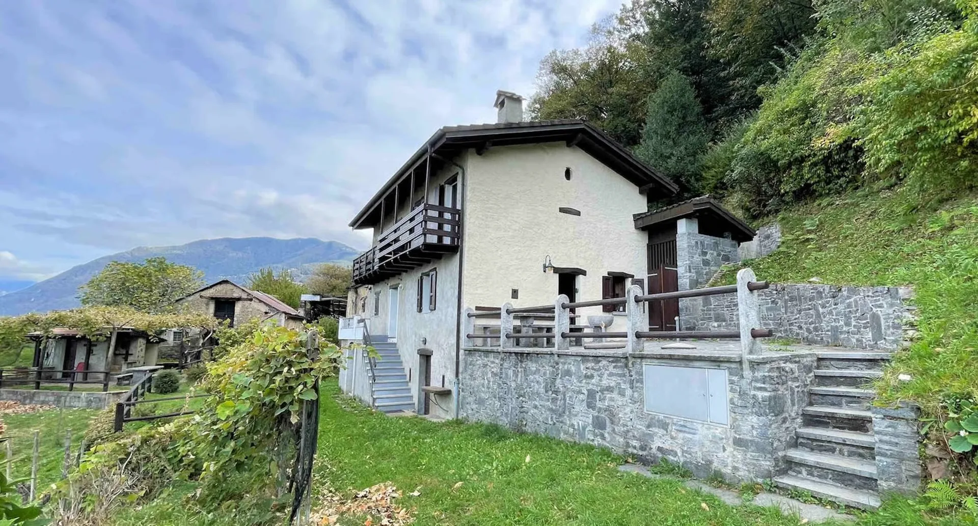 Rustikal sehr gut renoviert mit wunderschöner Panoramavista