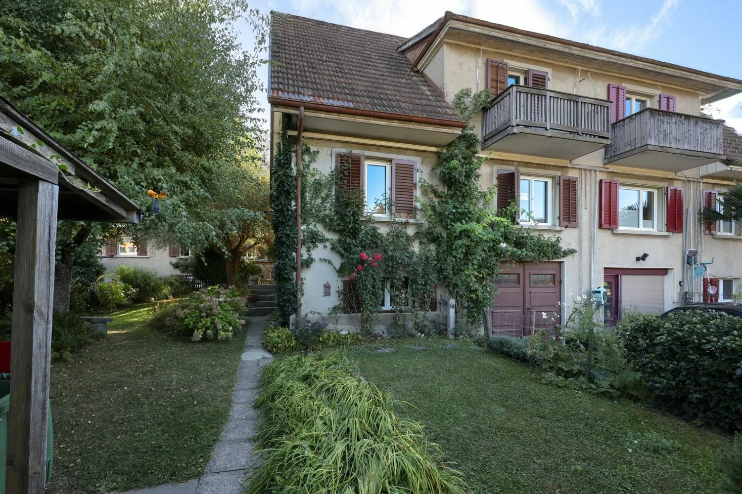 Maison mitoyenne charmante avec beaucoup de charme et un jardin paisible
