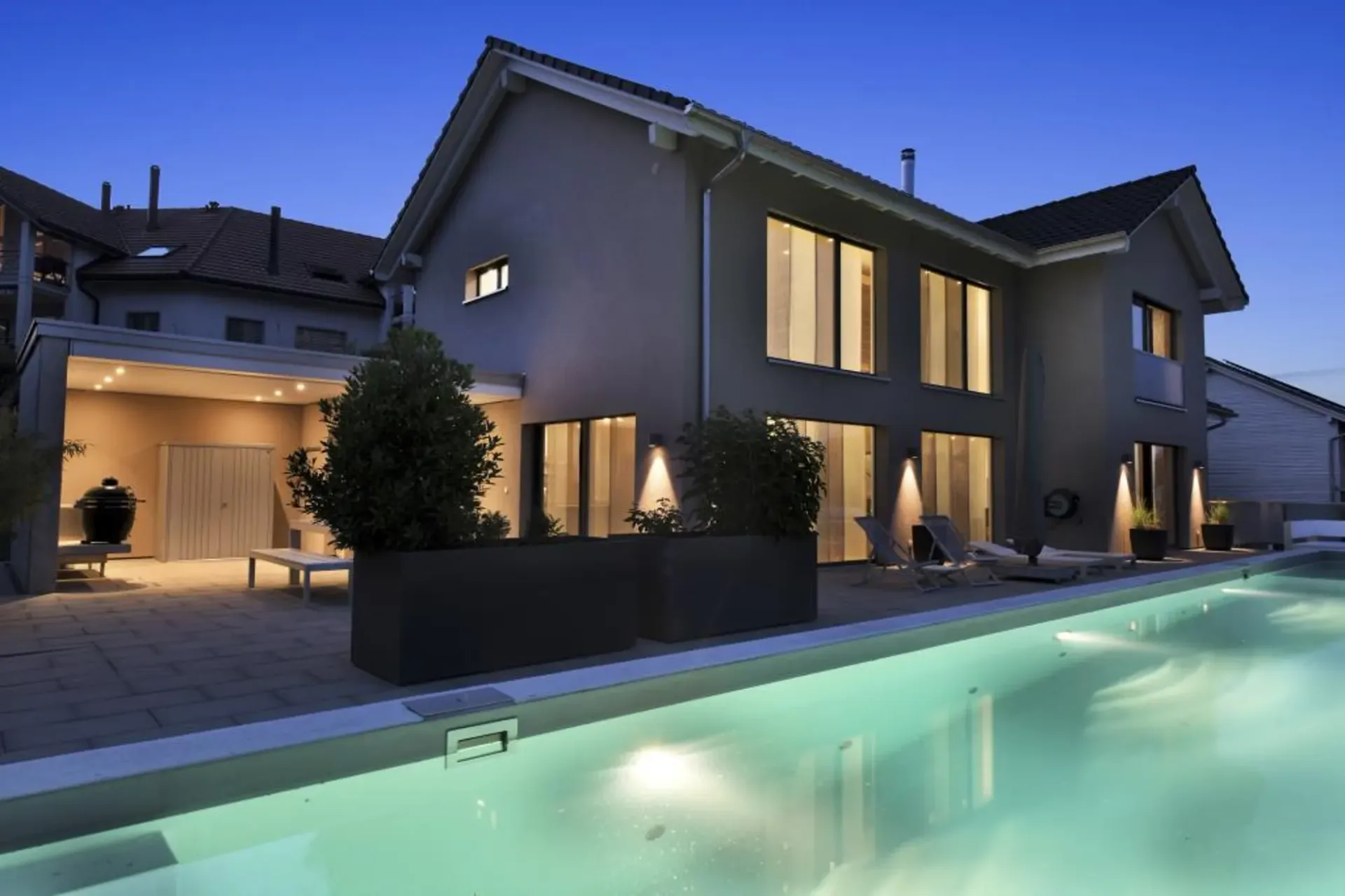 Modern 6.5-room villa with outdoor pool