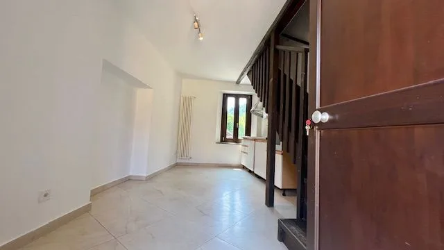 Goldhügel-Haus von Nucleo renoviert in Hof