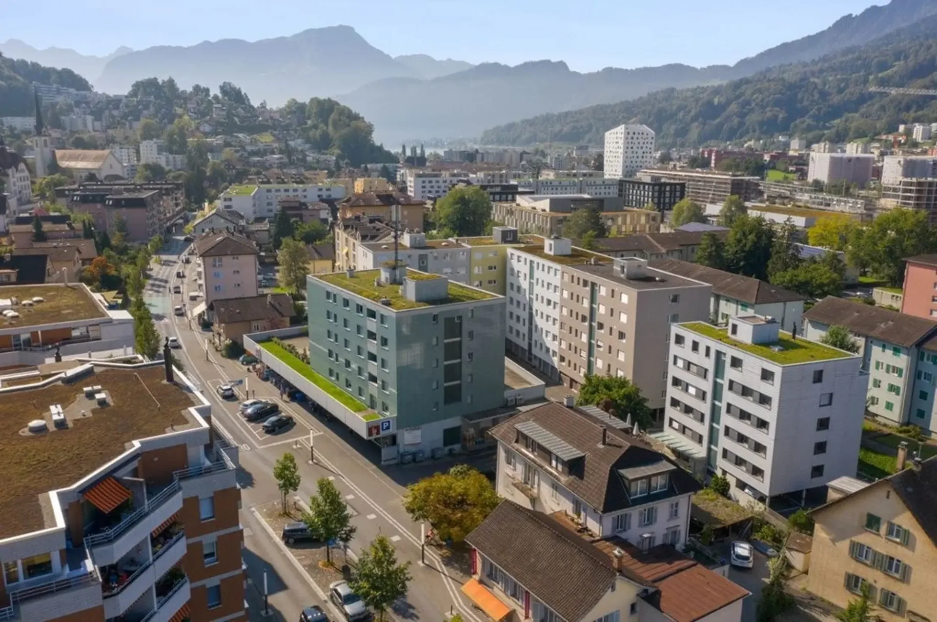 Showcase in prime pedestrian location in Horw