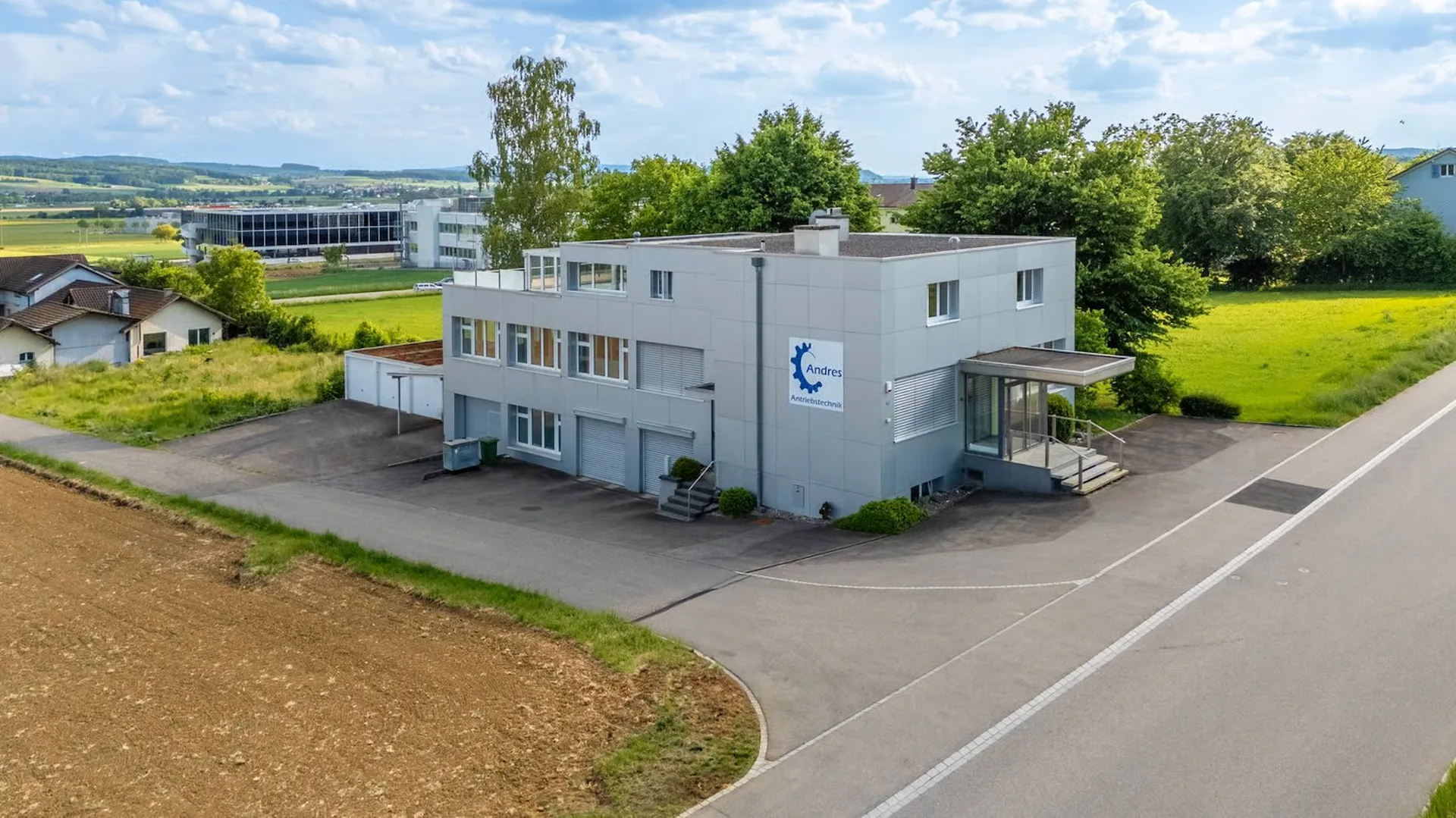 Vielseitige Gewerbeimmobilie mit Einliegerwohnung in Bettlach zu verkaufen