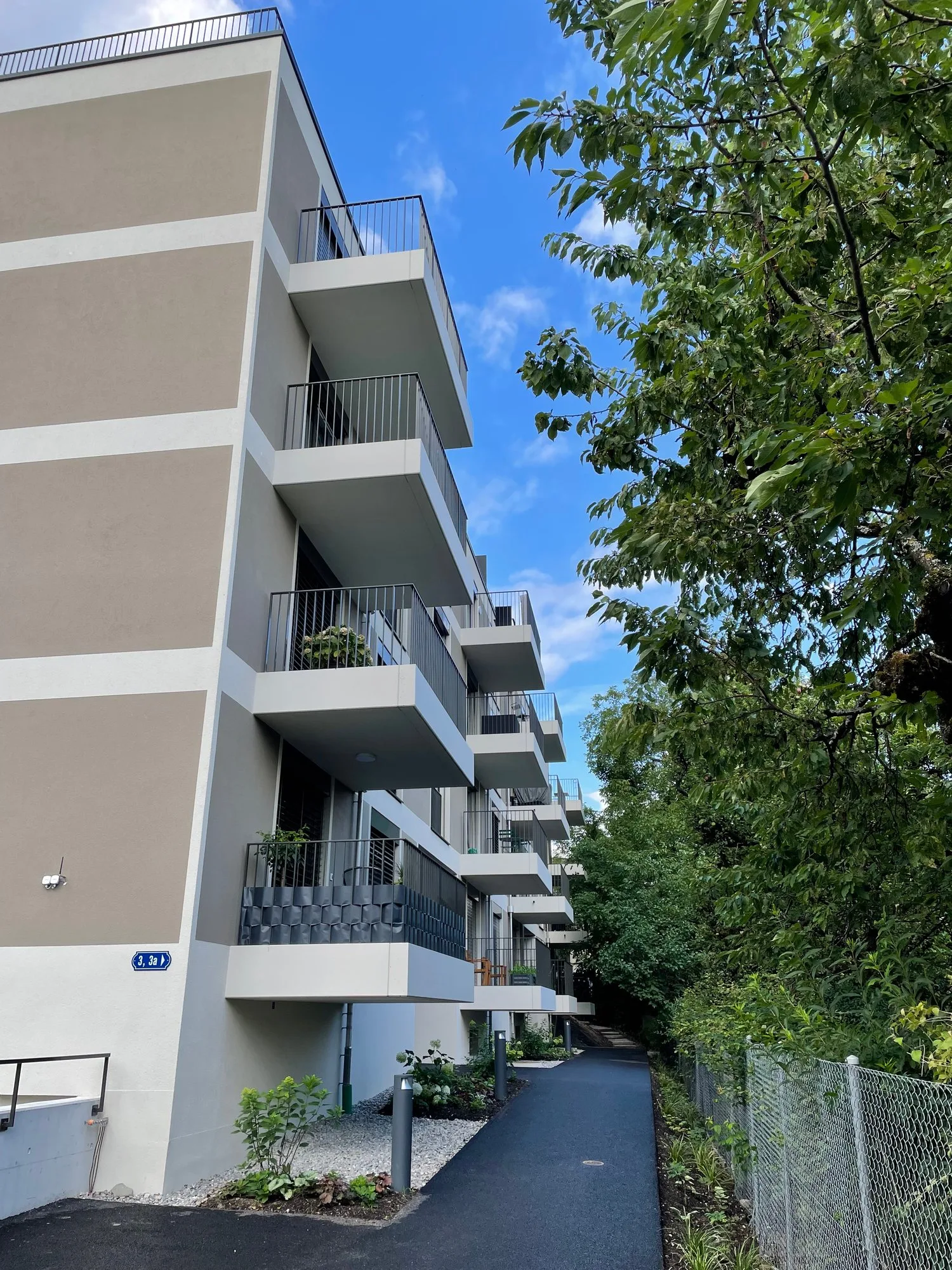 Ampio appartamento di 3.5 locali a St. Gallen con balconi soleggiati