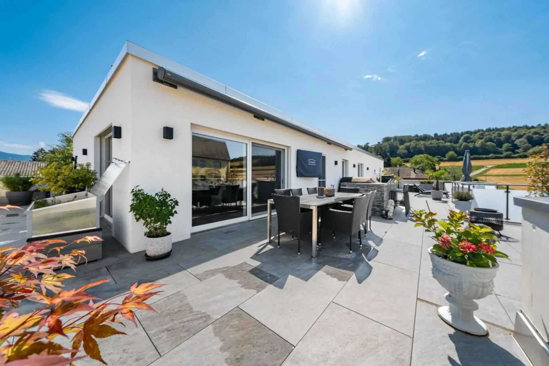 Appartement attique exclusif de 5,5 pièces avec terrasse de 152 m² & vue panoramique !