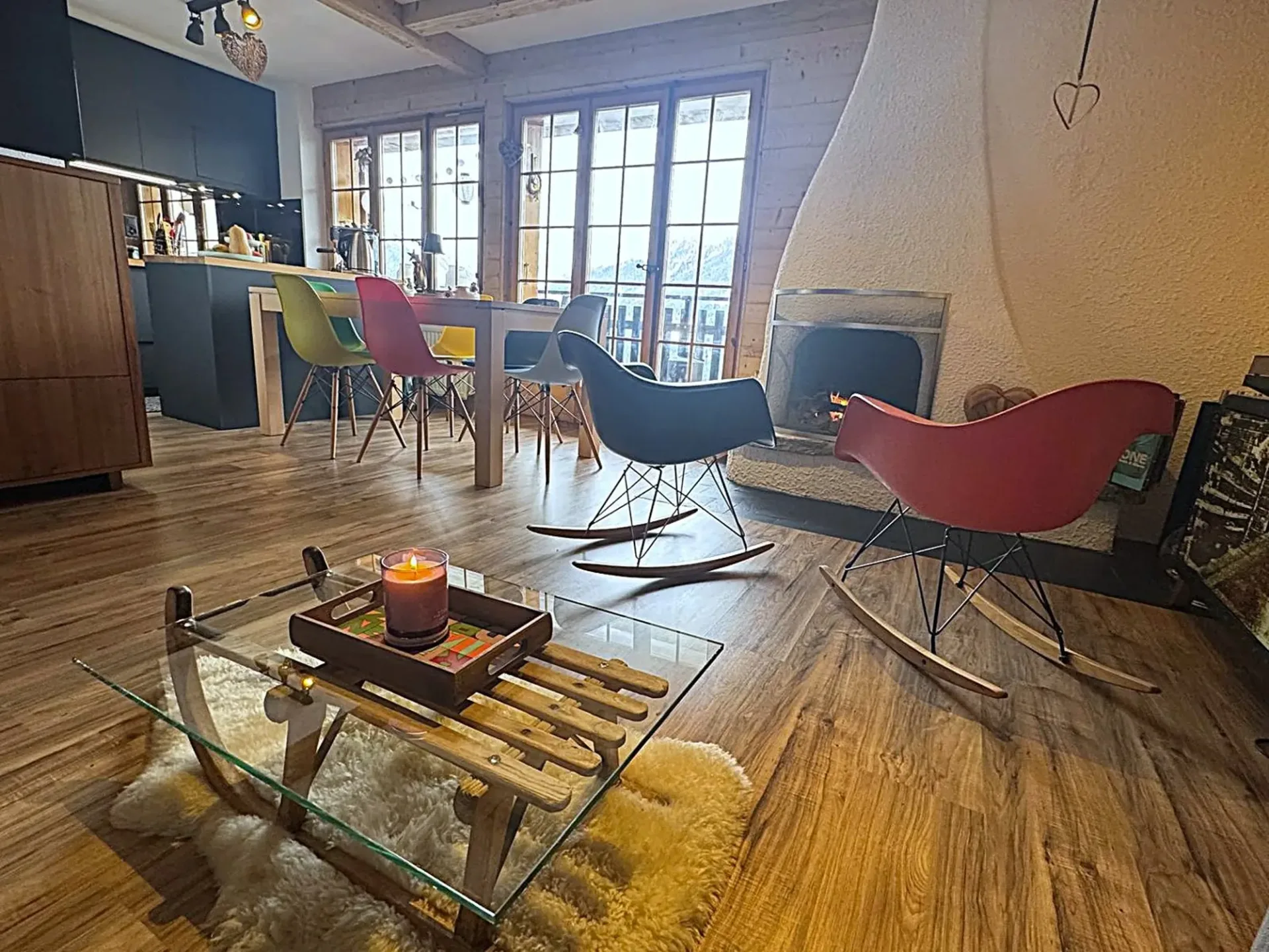 Helles 2.5-Zimmer-Wohnung von 60m2, komplett renoviert. 3. Stock, unverbaubare Aussicht!
