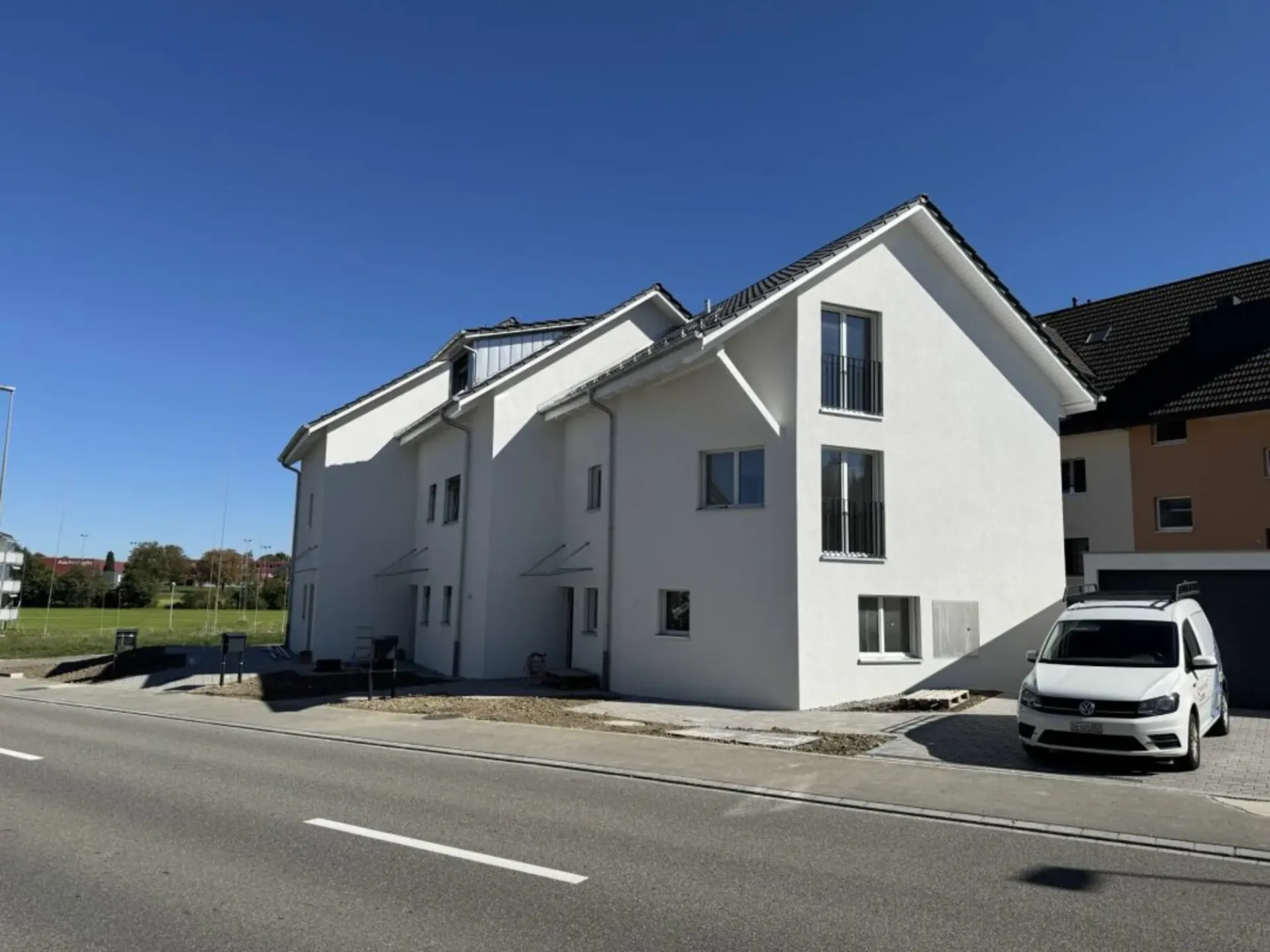 Neu-Modern-Bezugsbereit