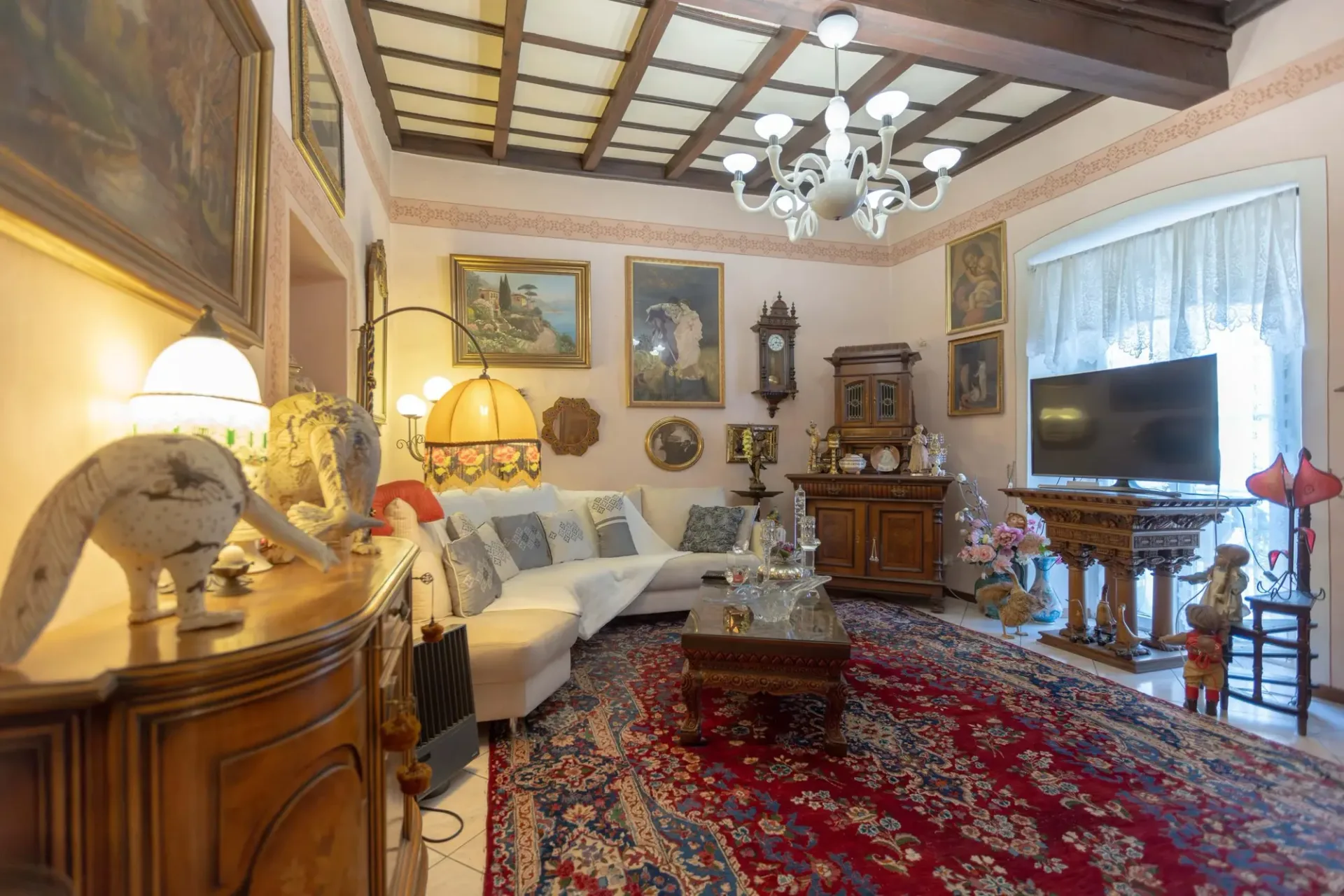 Villa historique romantique 6.5 pièces avec cour à Brissago