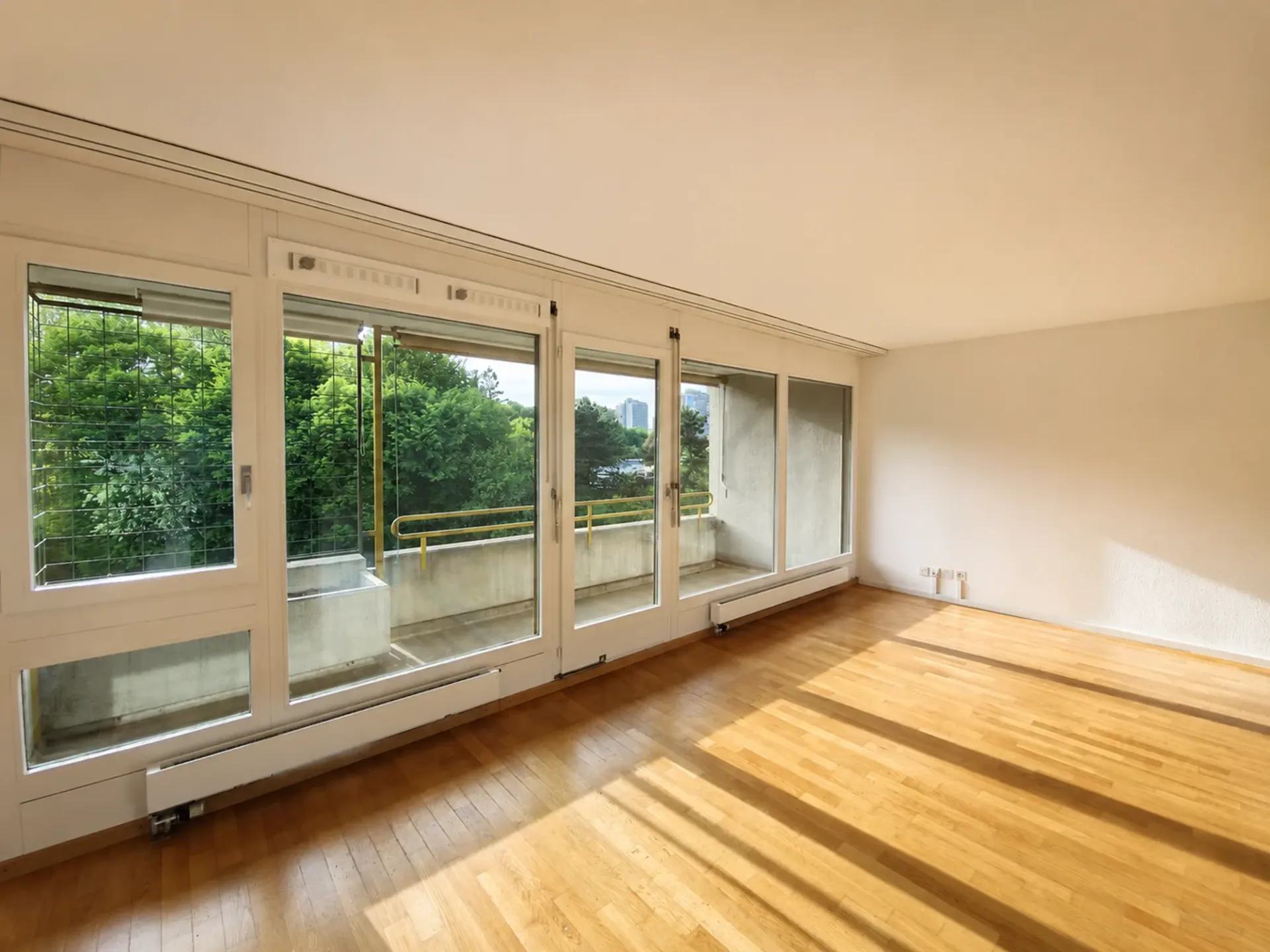 Frisch saniert! Helle 4.5-Zimmerwohnung mit Ausblick ins Grüne