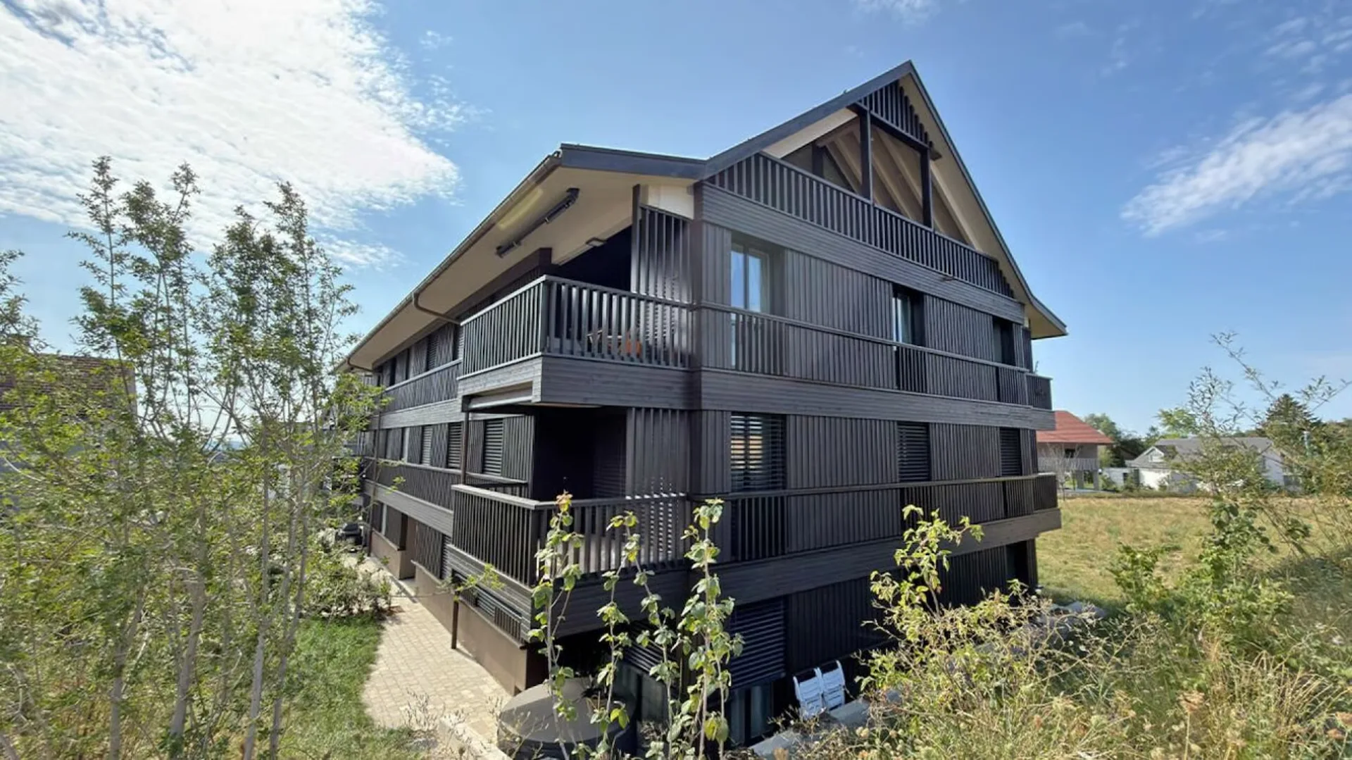 Moderne 3.5-Zimmer-Wohnung mit zwei Balkonen und herrlicher Weitsicht