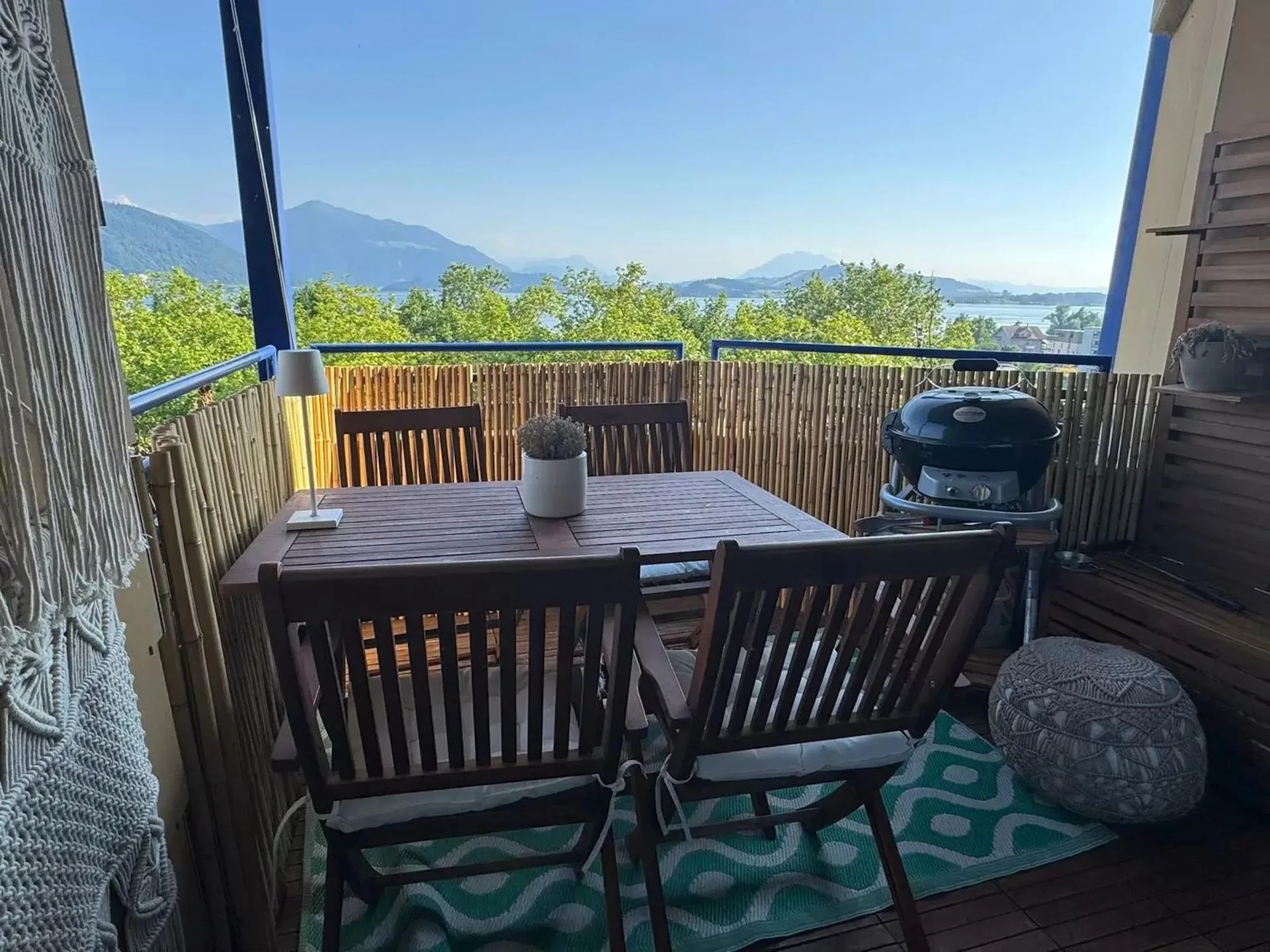 Furnished 3.5-room apartment with lake view in the center of Zug
