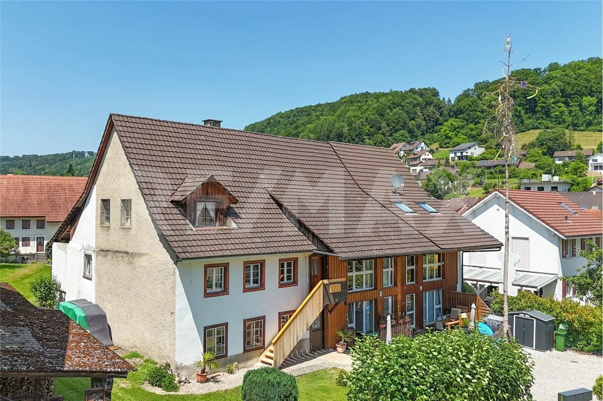 Liebhaberobjekt mit Scheune, Nebenräumen und vielseitigem Potenzial in Hellikon zu verkaufen