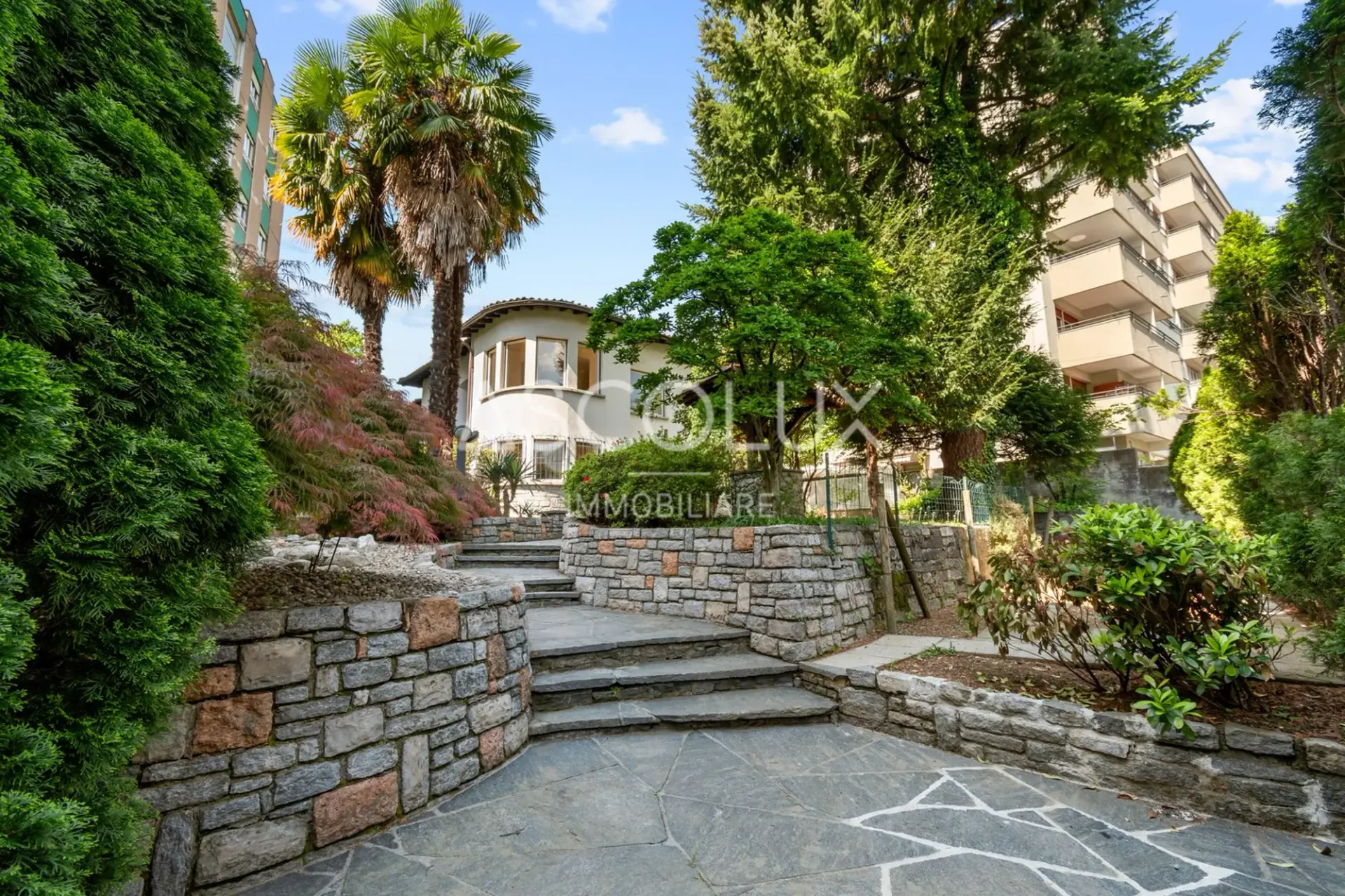 Villa de 6 pièces indépendante avec jardin et extérieurs