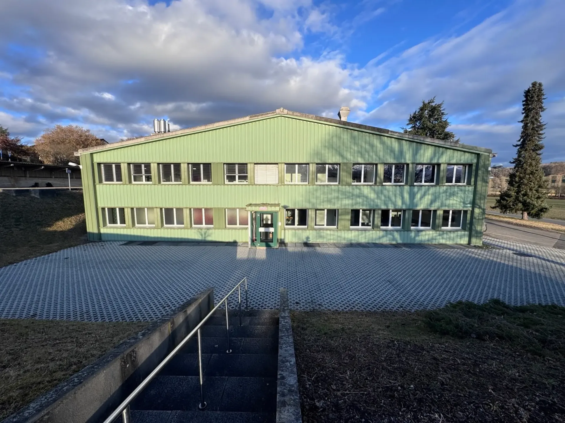 Büros und Lager in Granges-Marnand, 408 m2 zur Miete