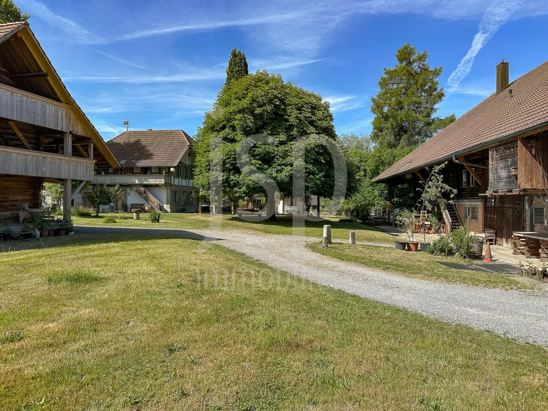Der historische Brunnenhof in Grafenried (Grundstück von 5'431m2)