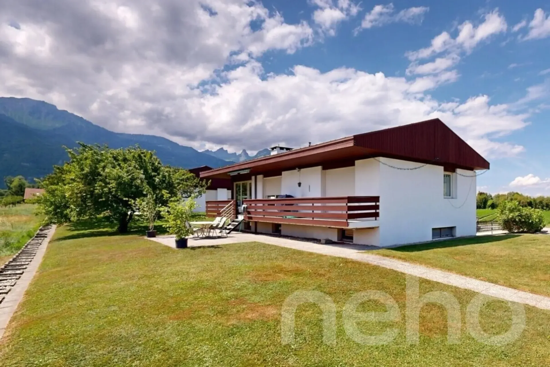 Exklusiv: Villa mit 2 Zimmern, Terrasse und Garten