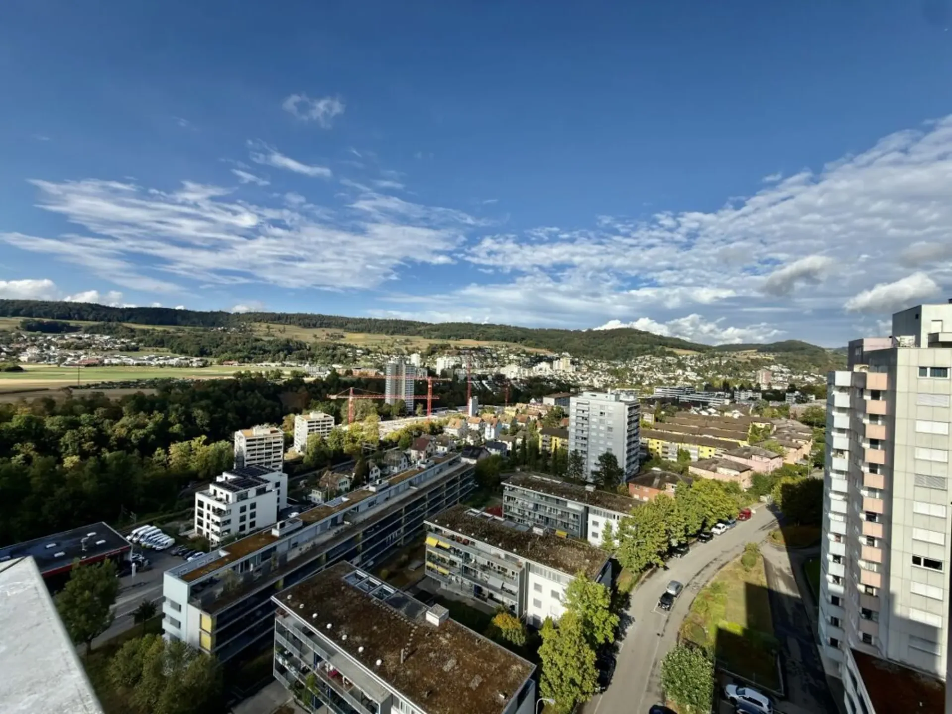 Renovated 2.5-room apartment with a far-reaching view