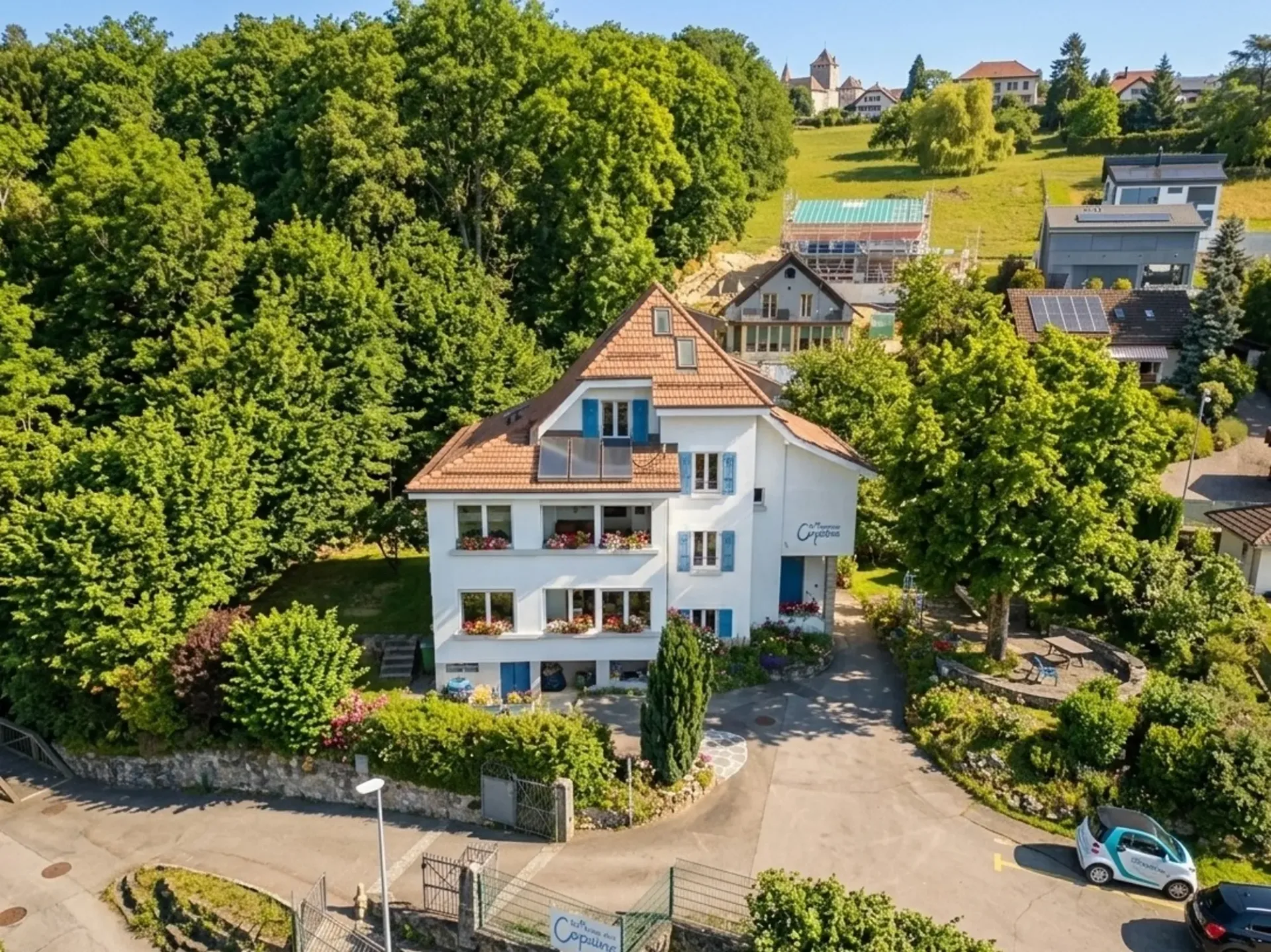 Exklusiv! Villa mit 12,5 Zimmern, renoviert mit Seeblick