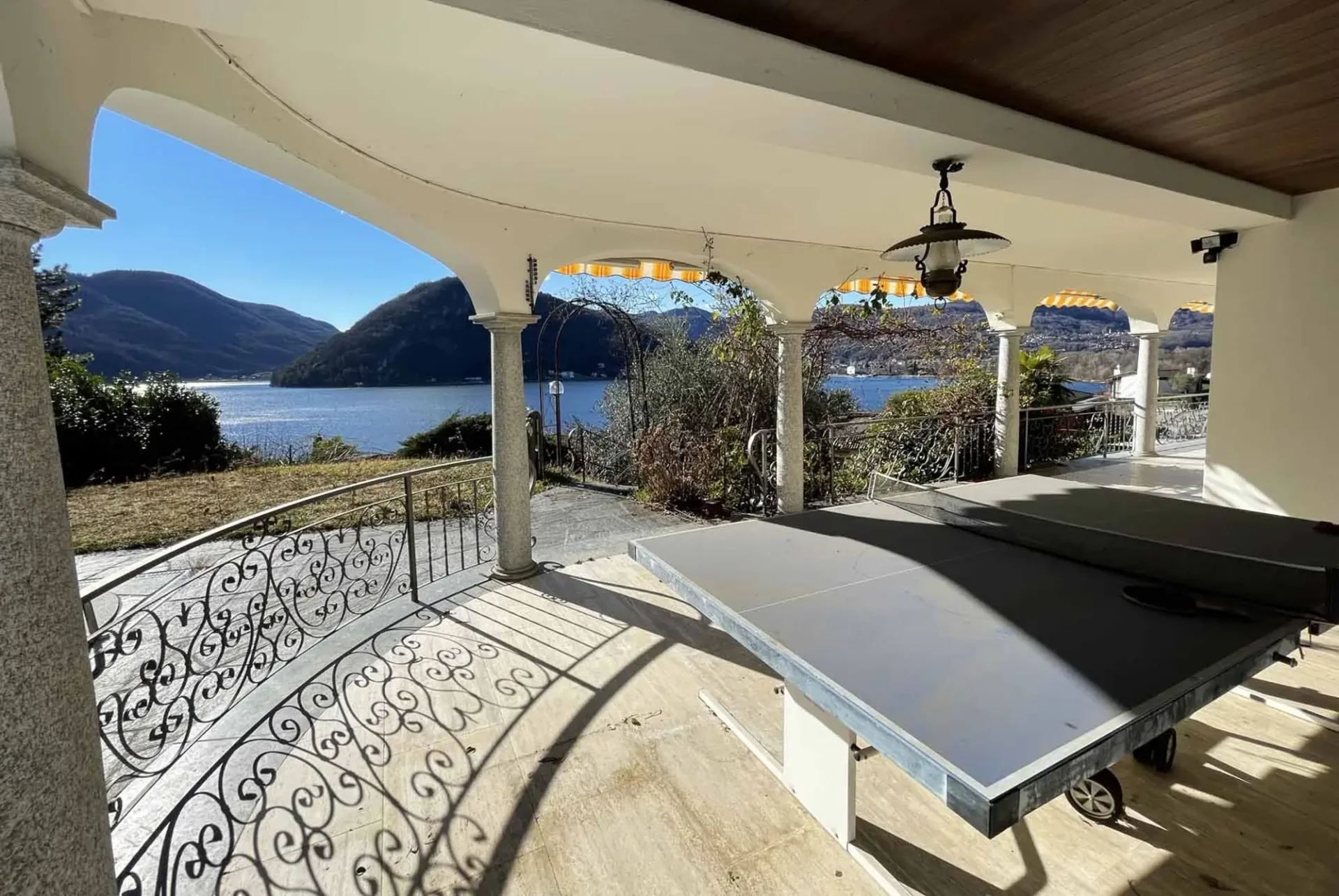 Große Villa 8.5 mit herrlichem Seeblick in Collina d'Oro
