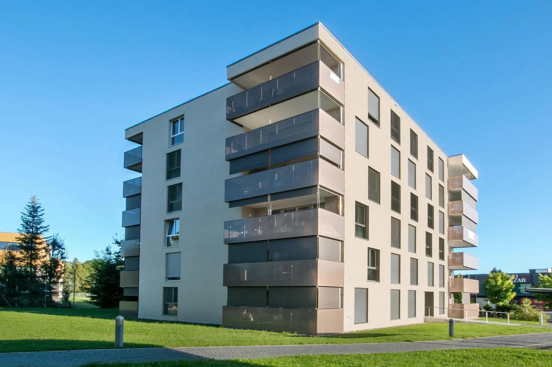 Großer Balkon, schöne Räume und außergewöhnliche Helligkeit!