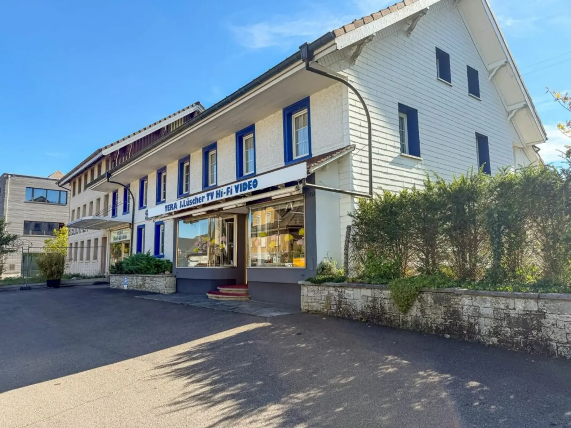 Residential and commercial building in the center of Schöftland - versatile usage possibilities