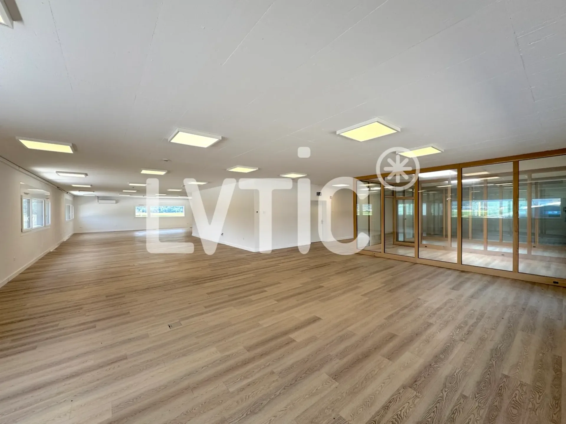 Büros, 410 m2 große Räume zur Miete in Collombey