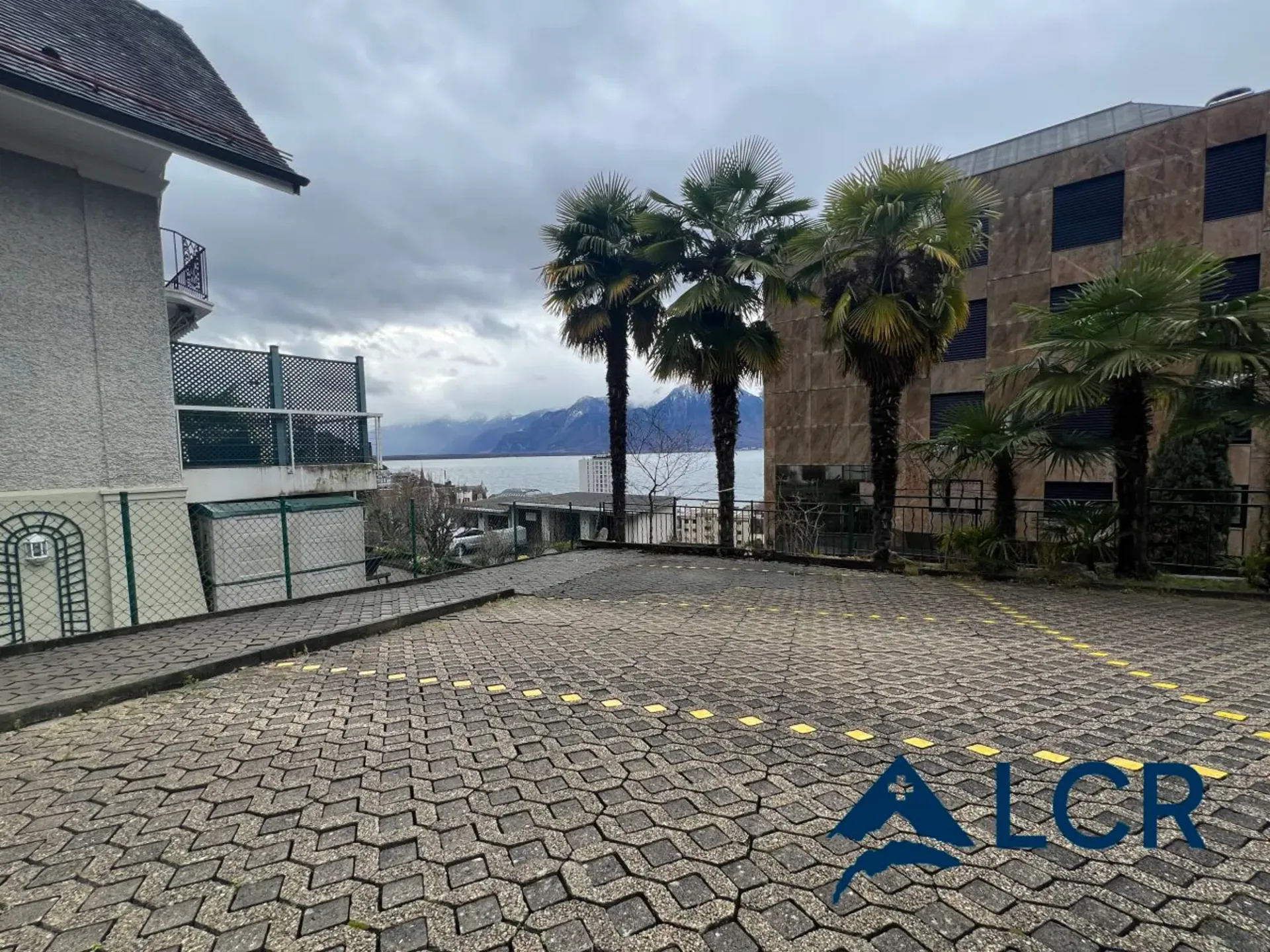 Bel immeuble de rendement à Montreux / 4 appartements / 8 places de parc / Vue lac