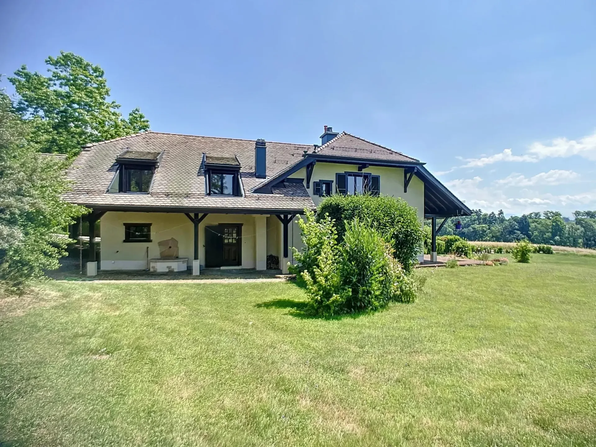 Maison rénovée avec immense jardin