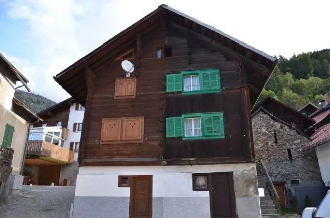 4 1/2-Zi.-Doppelhaus mit Terrasse an sehr sonniger Aussichtslage/Ca...