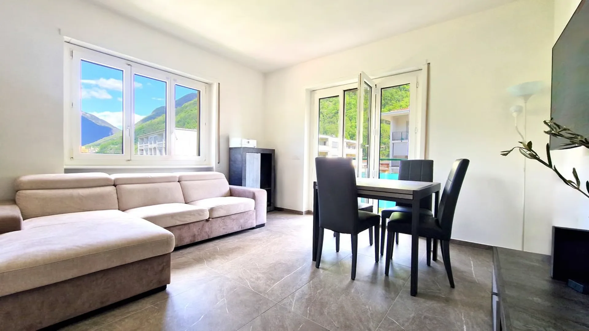 Bel appartement 4,5 complètement rénové en 2024 avec vue sur les châteaux