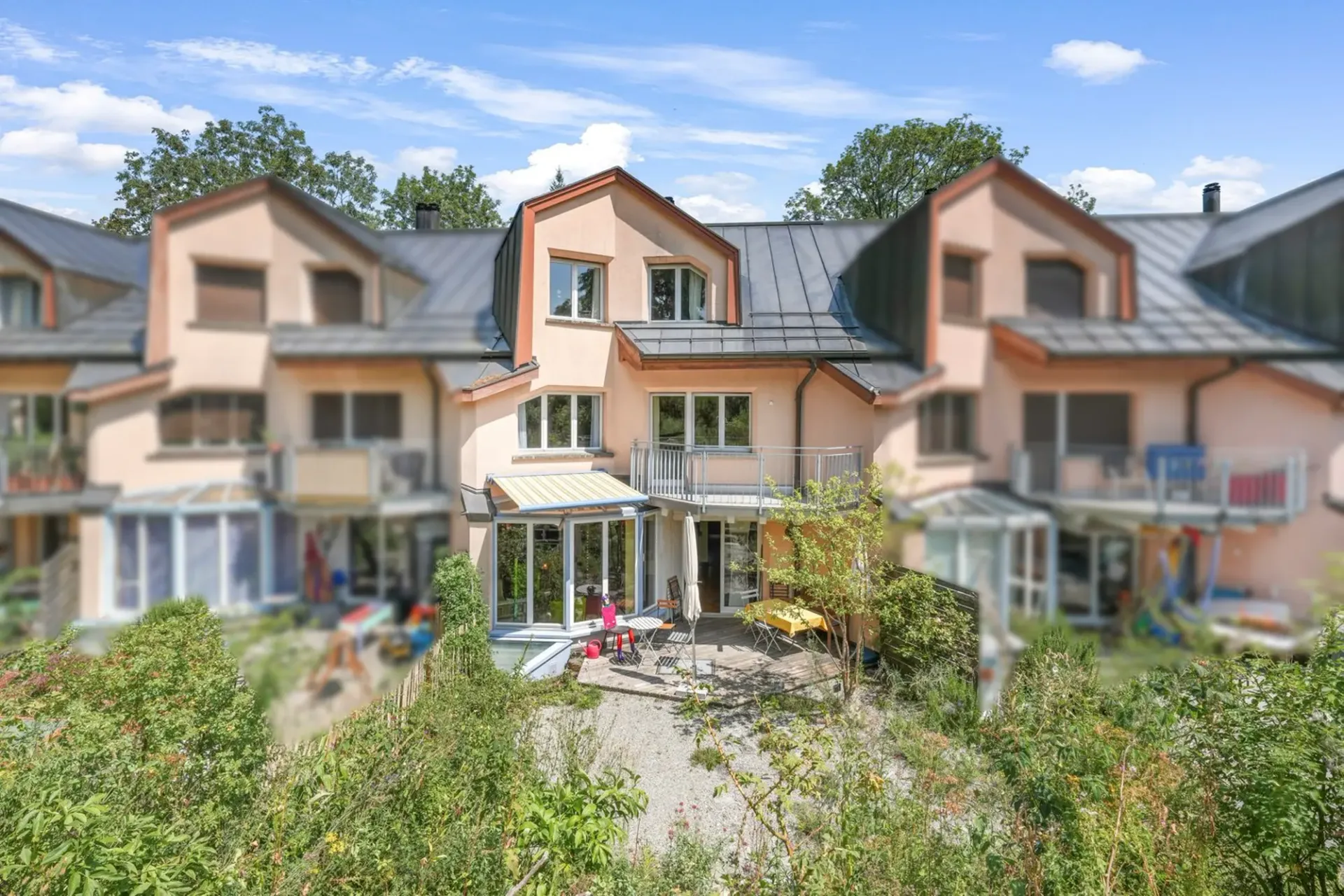 6.5-room row house in an attractive location with a lot of green space