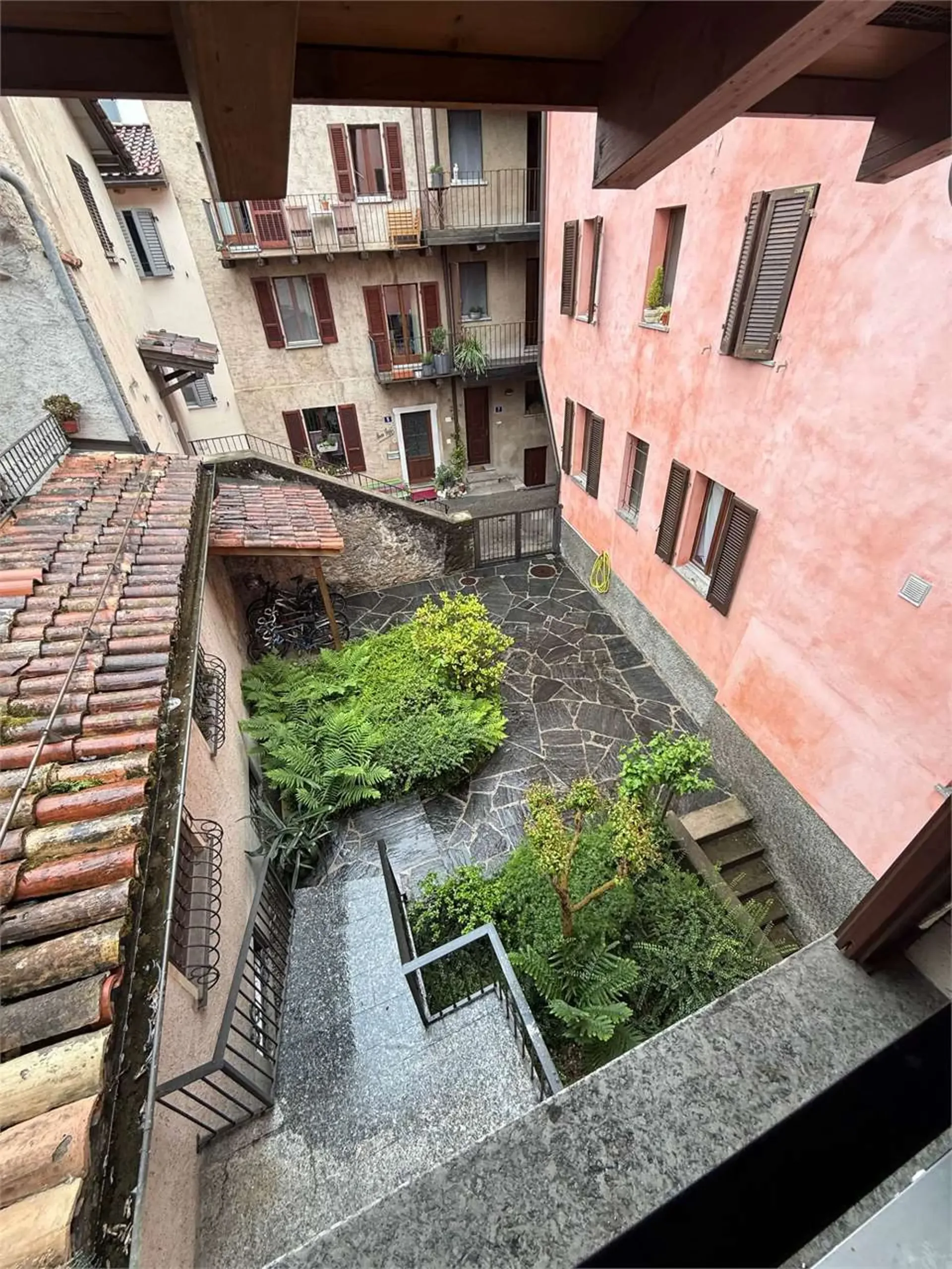 Elegantes Doppelhaus mit Garten in Viganello