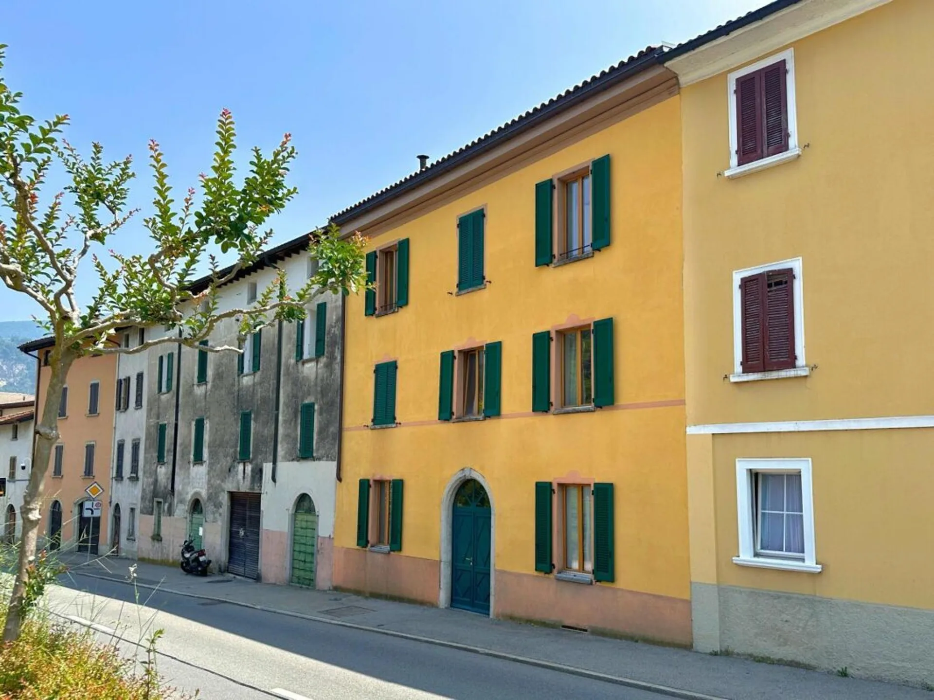 Charakteristische Dachgeschoßwohnung mit 3.5 Zimmern, letztes Stockwerk