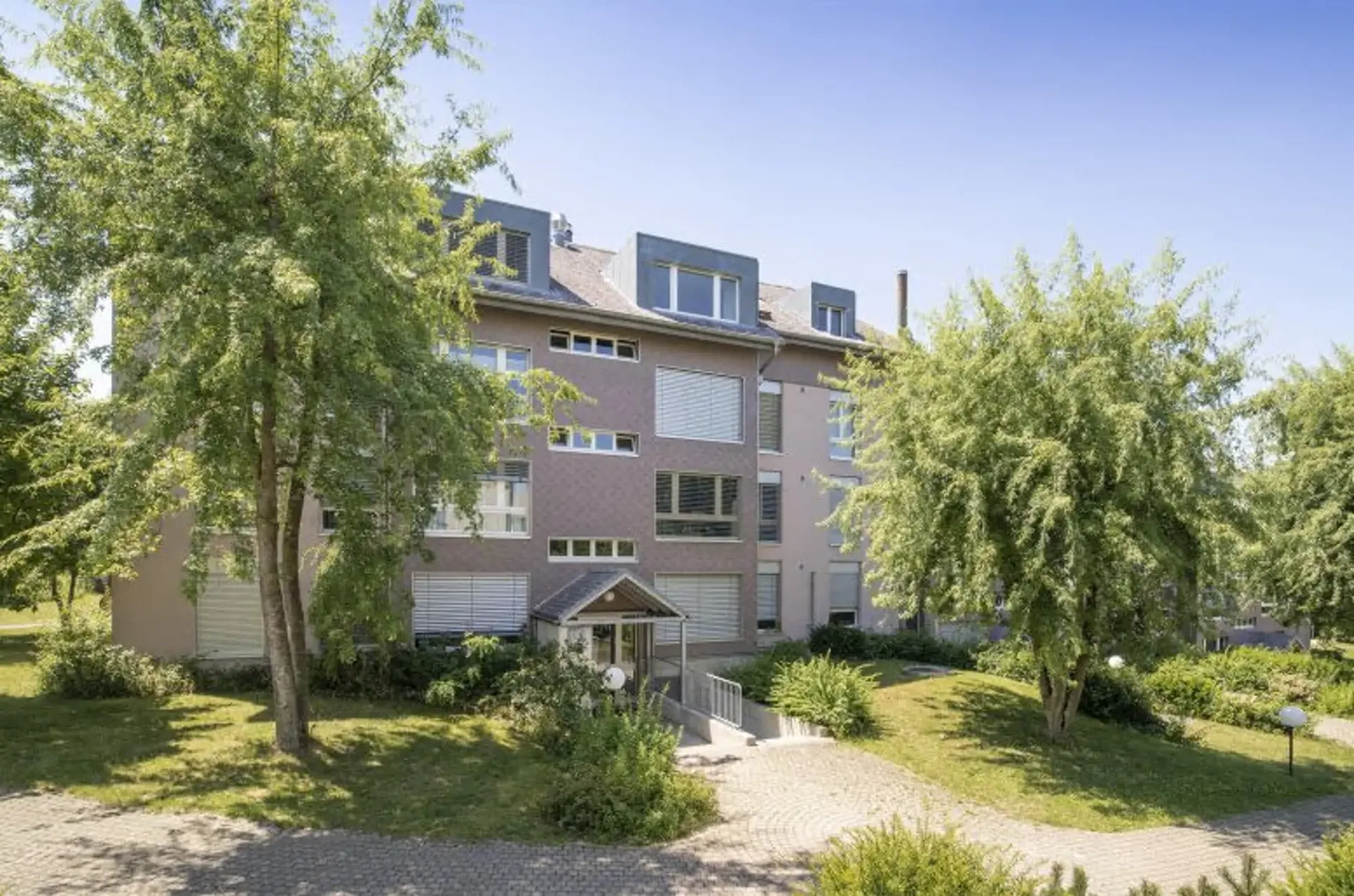 Einstellplatz in Murten zu vermieten!