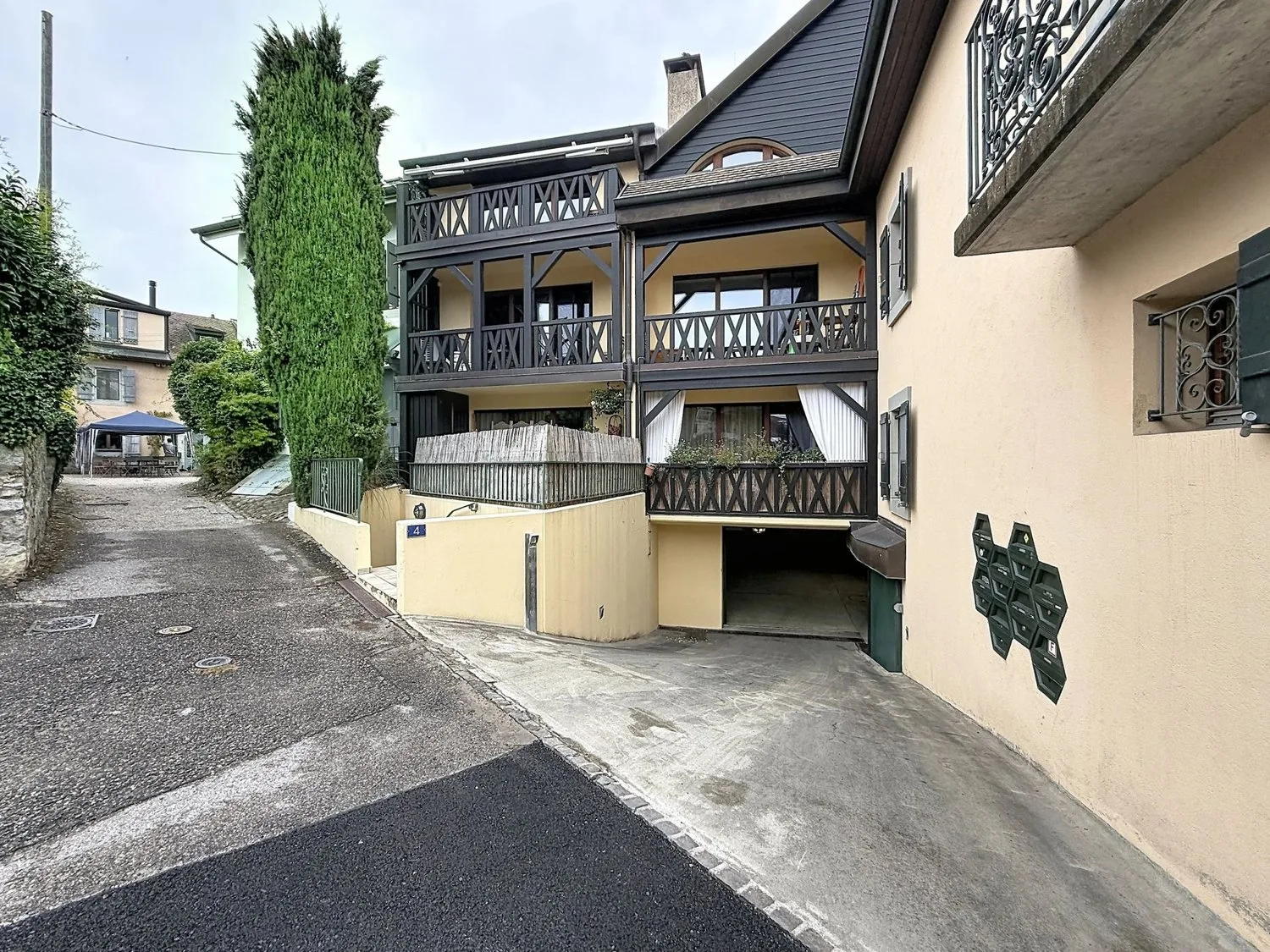 Apartment with character, spacious and bright, with balcony