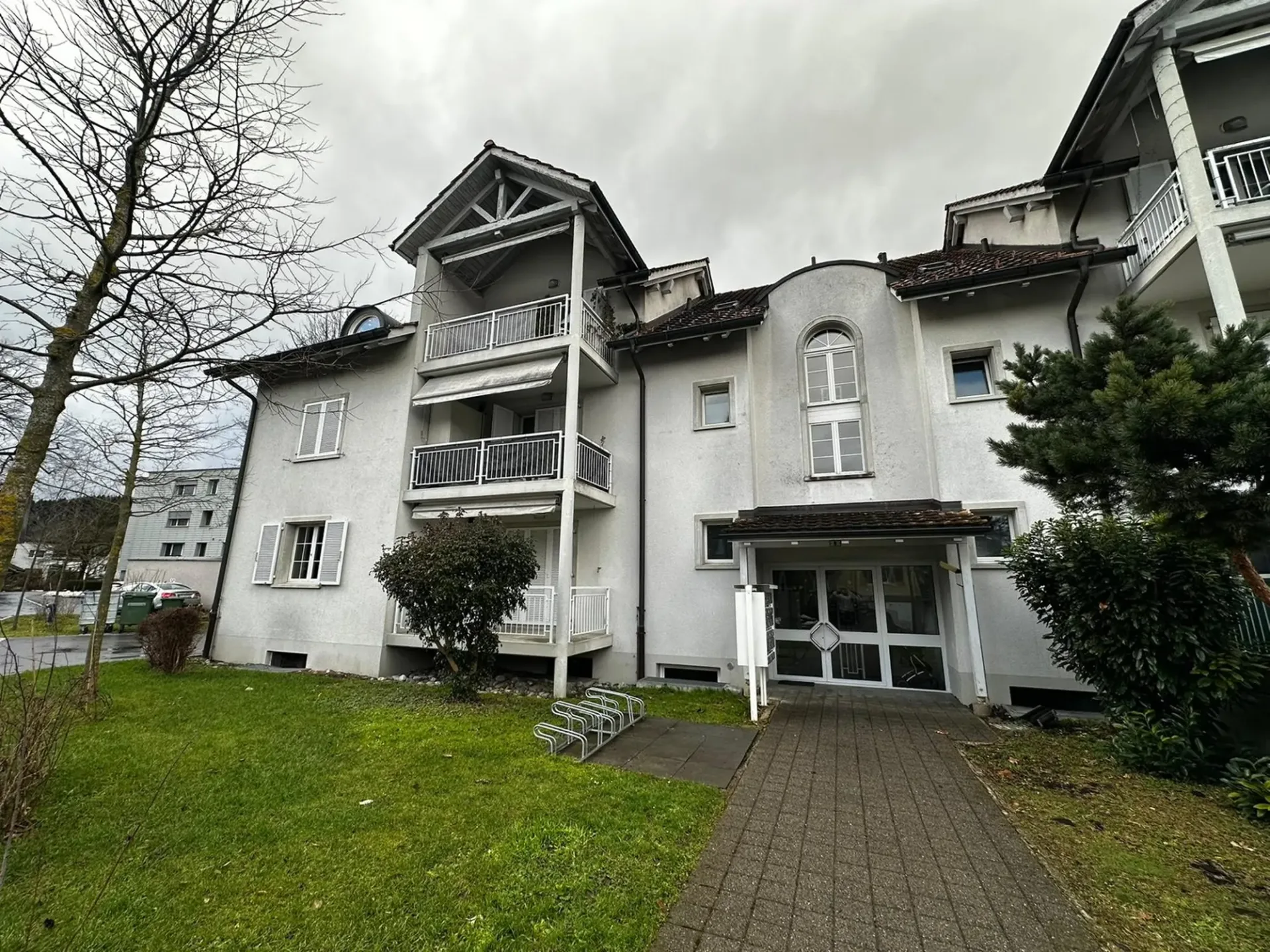 Charming 4.5 room apartment with seating area and balcony