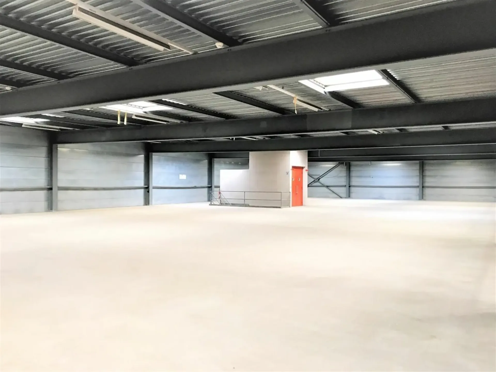 Atelier/Dépôt-Fläche von 655 m2, ab 150 m2 teilbar