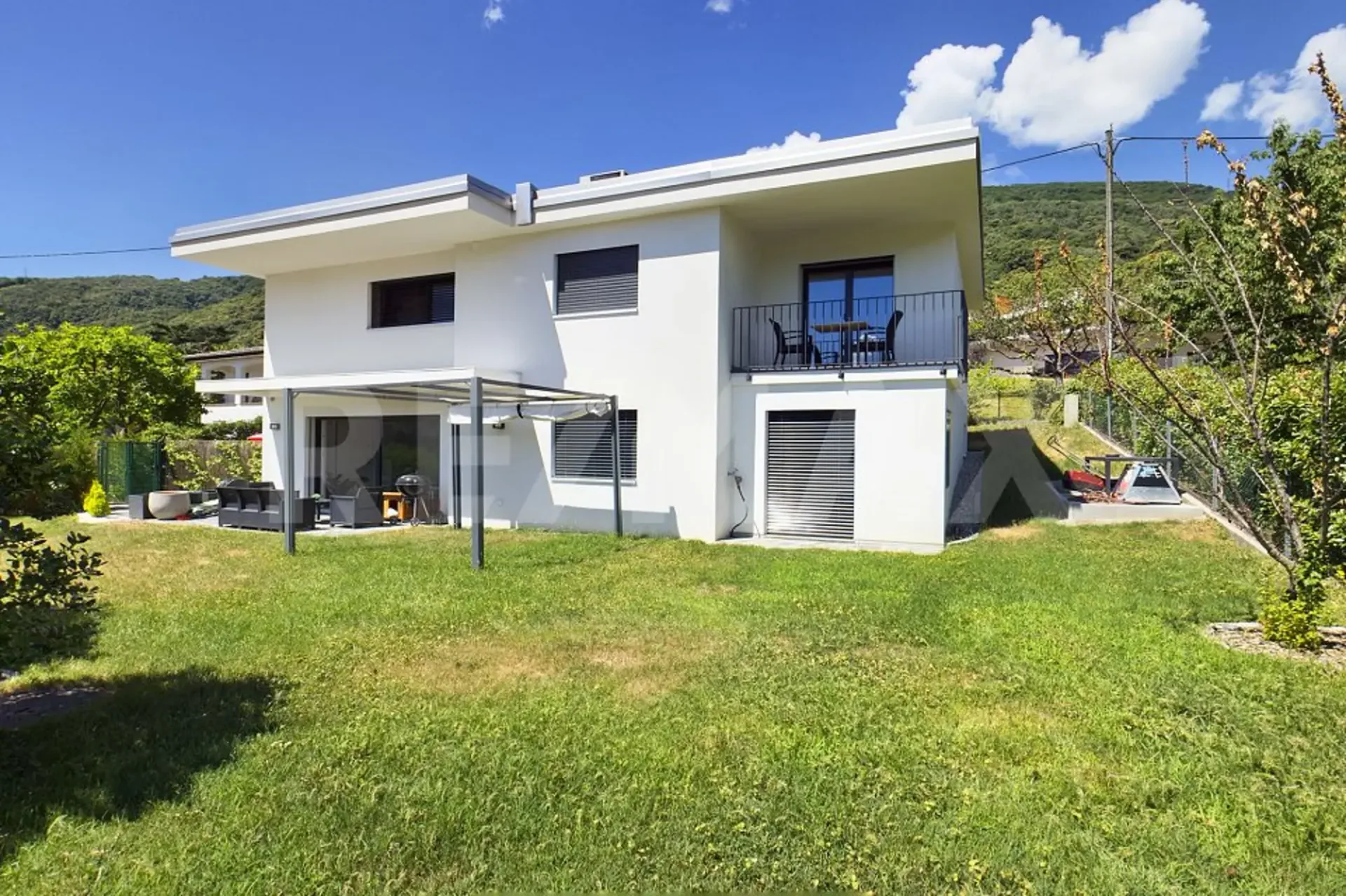 Bellissima casa bifamiliare con ampio giardino  Anche come residenza secondaria